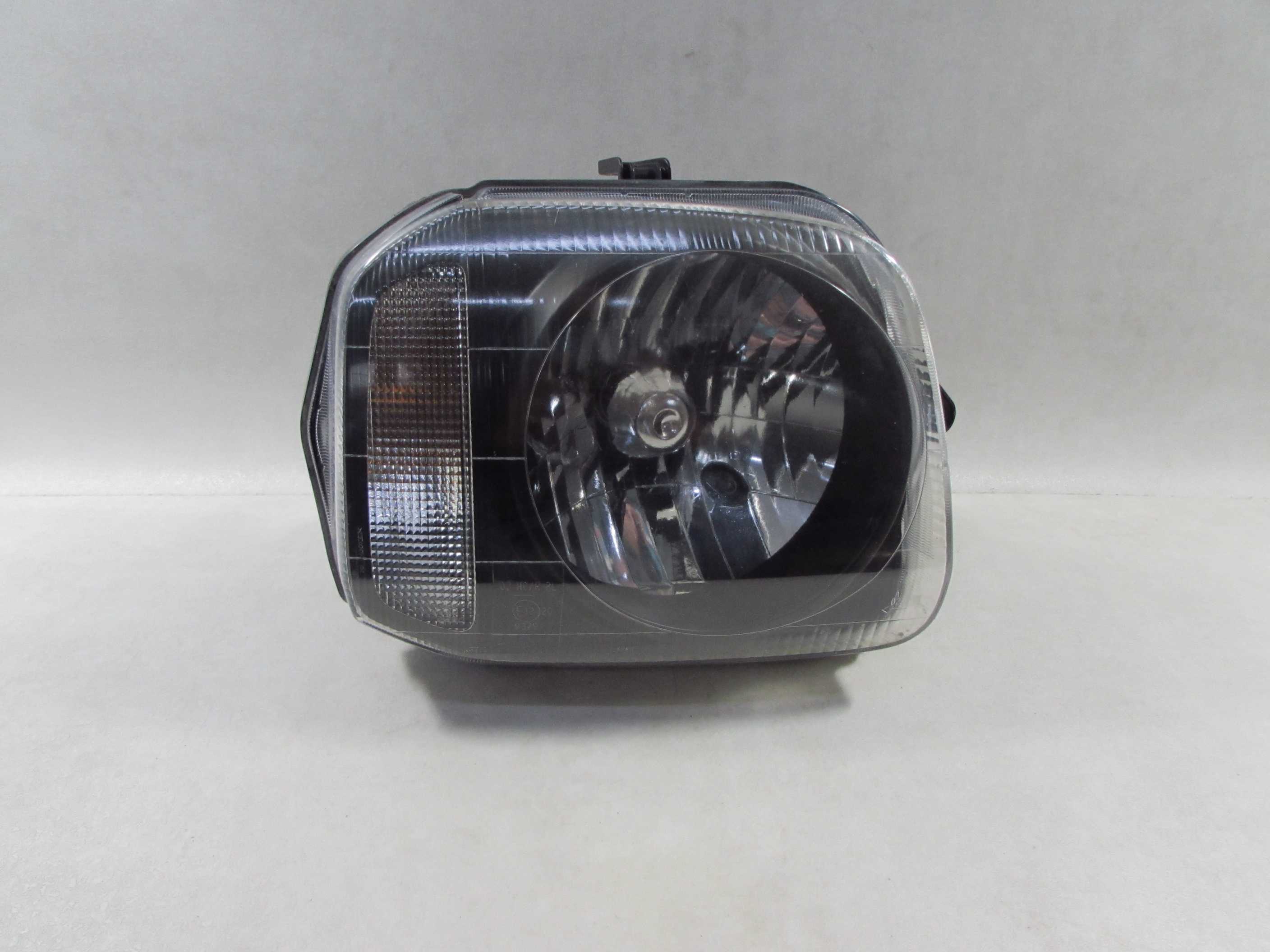 SUZUKI JIMNY 01-12 LAMPA PRZOD PRAWA KOITO 100-32081 UK