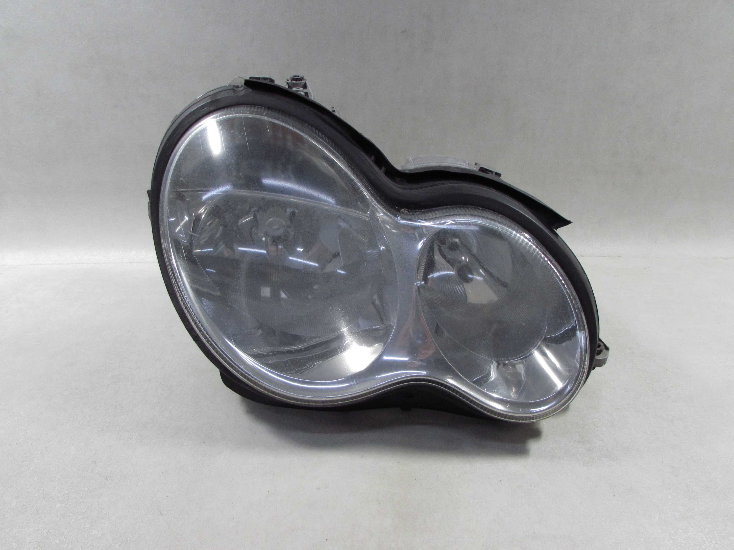 MERCEDES C KLASA W203 LIFT LAMPA PRZOD PRAWA A2038203461 UK 04-07