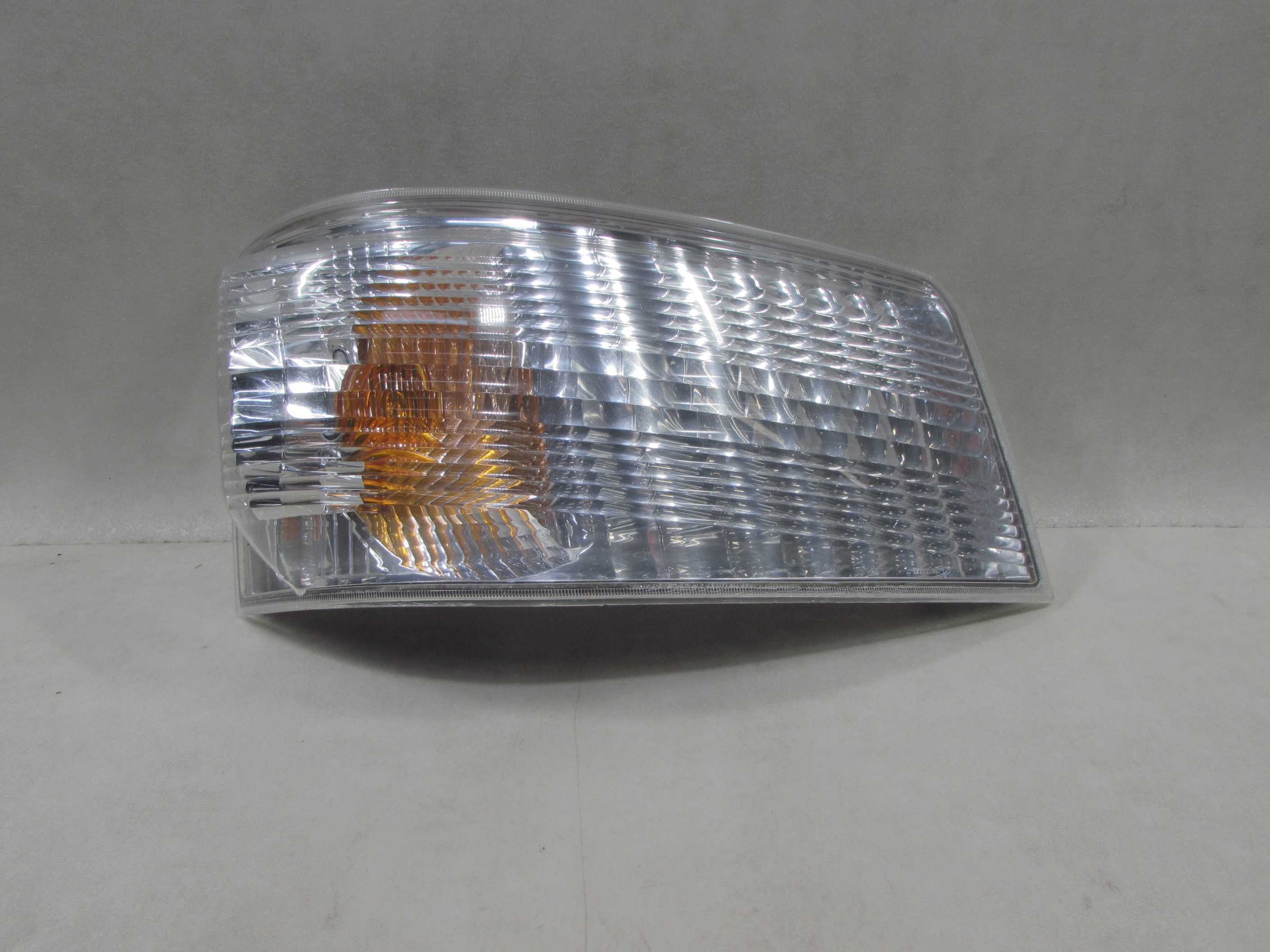 MITSUBISHI CANTER FUSO 7C15 E6 17R KIERUNKOWSKAZ PRAWY
