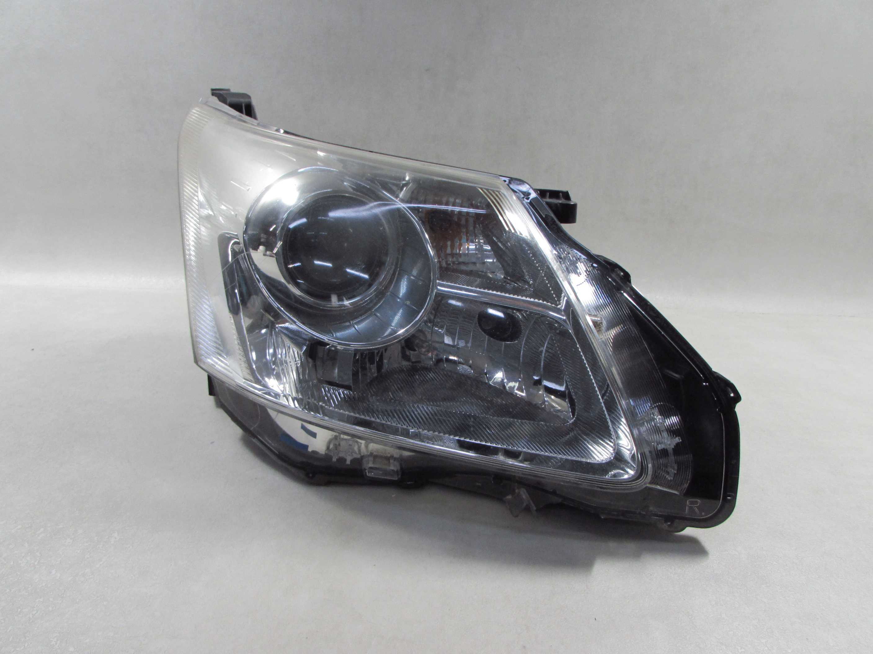 TOYOTA AVENSIS T27 09-12 LAMPA REFLEKTOR PRAWY PRZOD UK H279AR-DE