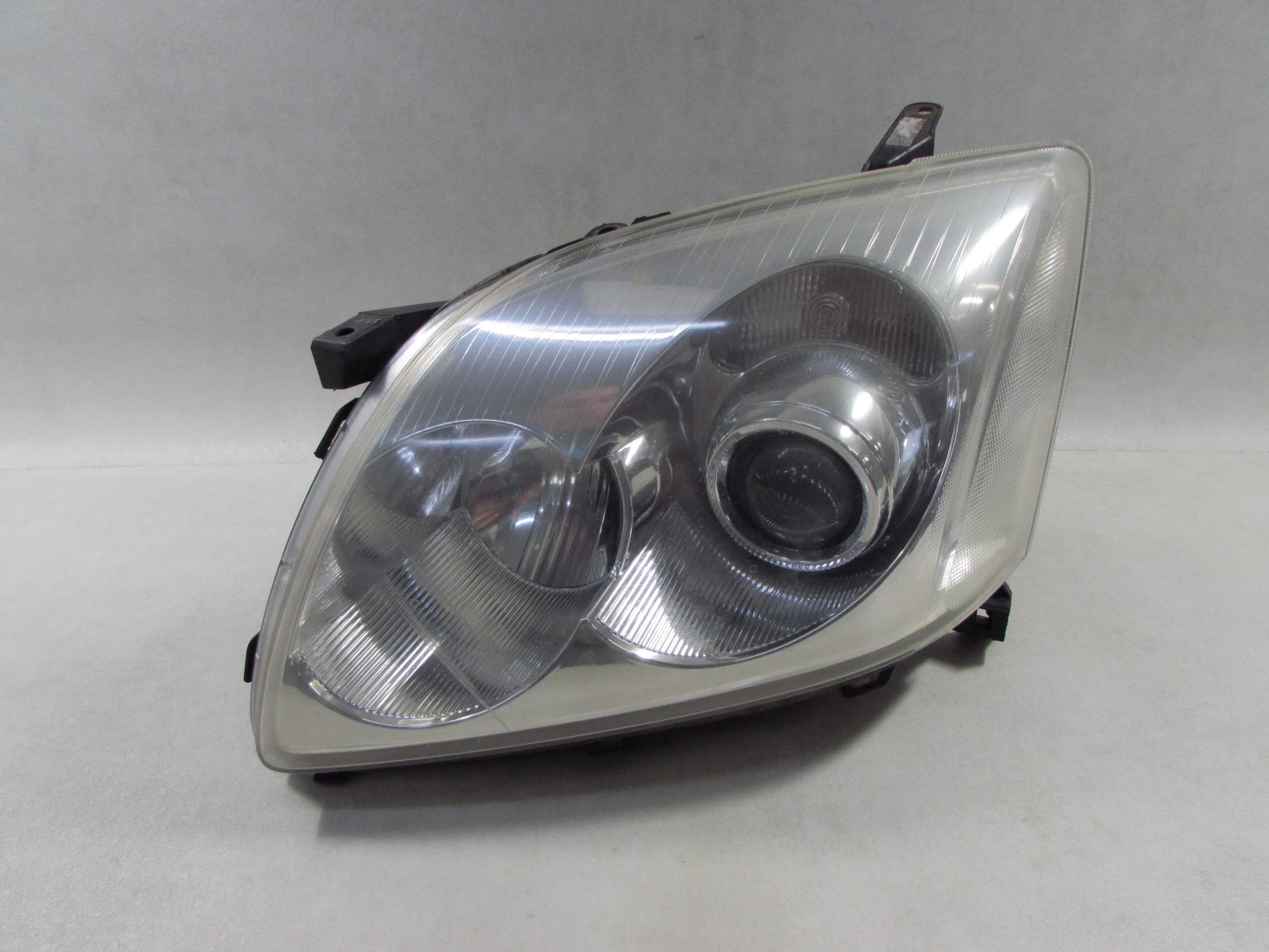 TOYOTA AVENSIS T25 03-06 LAMPA REFLEKTOR LEWY PRZOD UK