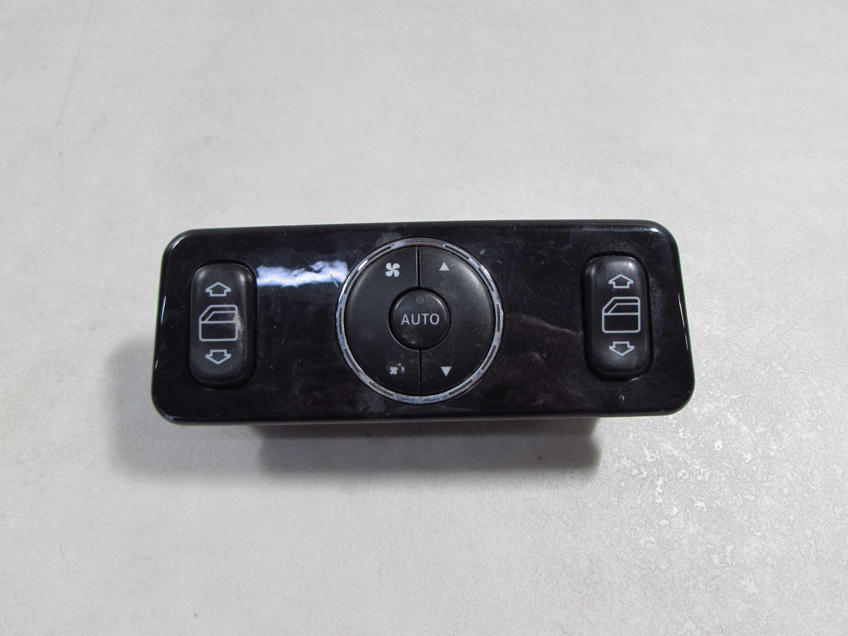 MERCEDES ML W163 LIFT PANEL PRZELACZNIK NAWIEWU SZYB TYL 1638200926