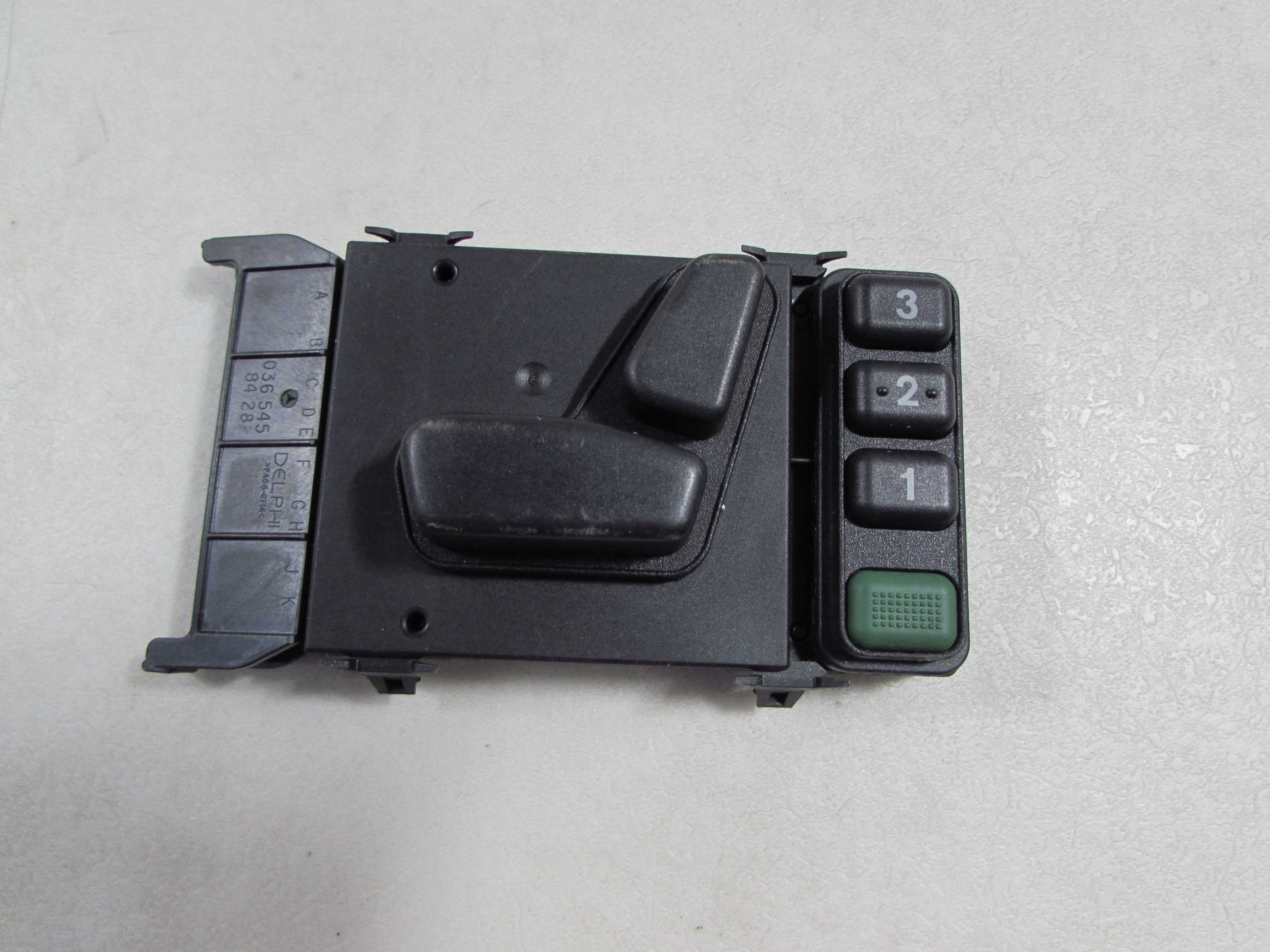 MERCEDES ML W163 LIFT PANEL PRZELACZNIK FOTELA LEWY 1638202210
