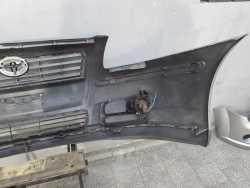 TOYOTA AVENSIS T25 03-06 ZDERZAK PRZOD 1C0 HALOGENY