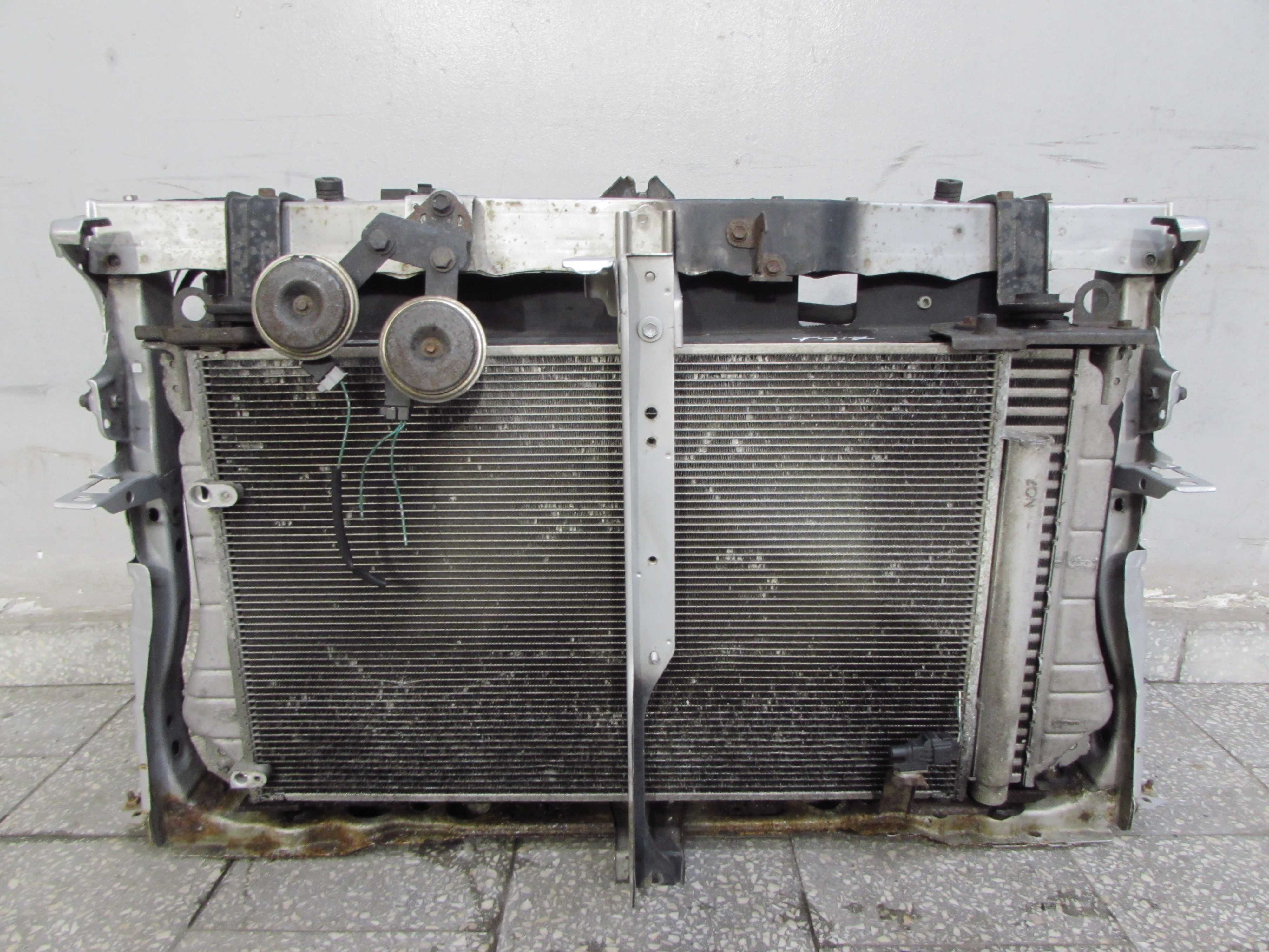 TOYOTA AVENISIS T27 2.0 D4D 09- PAS PRZEDNI CHLODNICE WENTYLATOR 16040-0R160