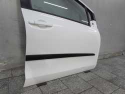 TOYOTA YARIS II LIFT 05-11 DRZWI PRZOD PRAWE KPL 068