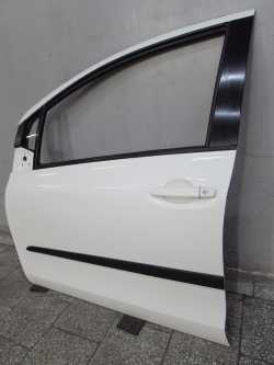 TOYOTA YARIS II LIFT 05-11 DRZWI PRZOD LEWE KPL 068
