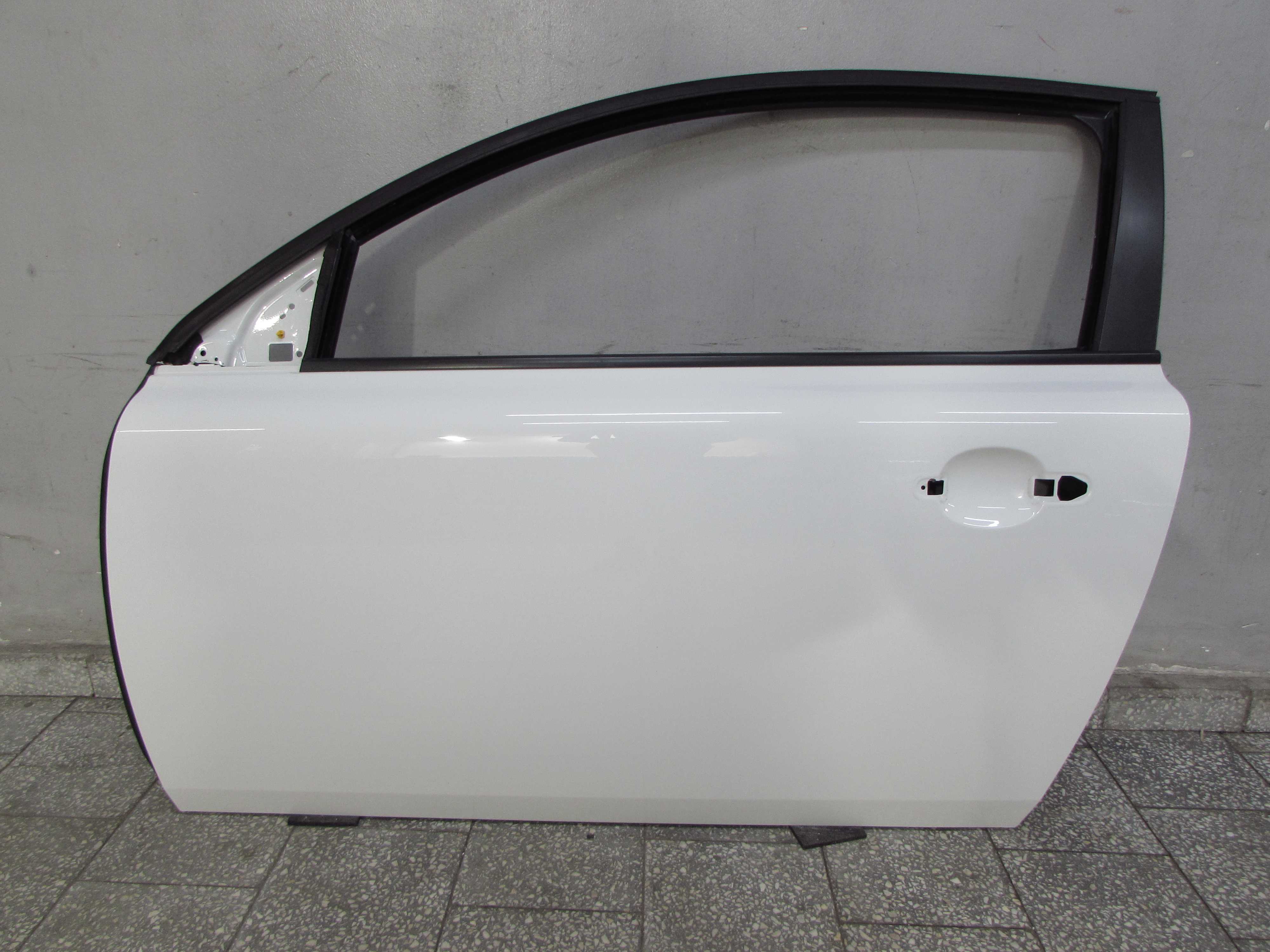 VOLVO C30 LIFT 06-13 DRZWI PRZOD LEWE 614-46