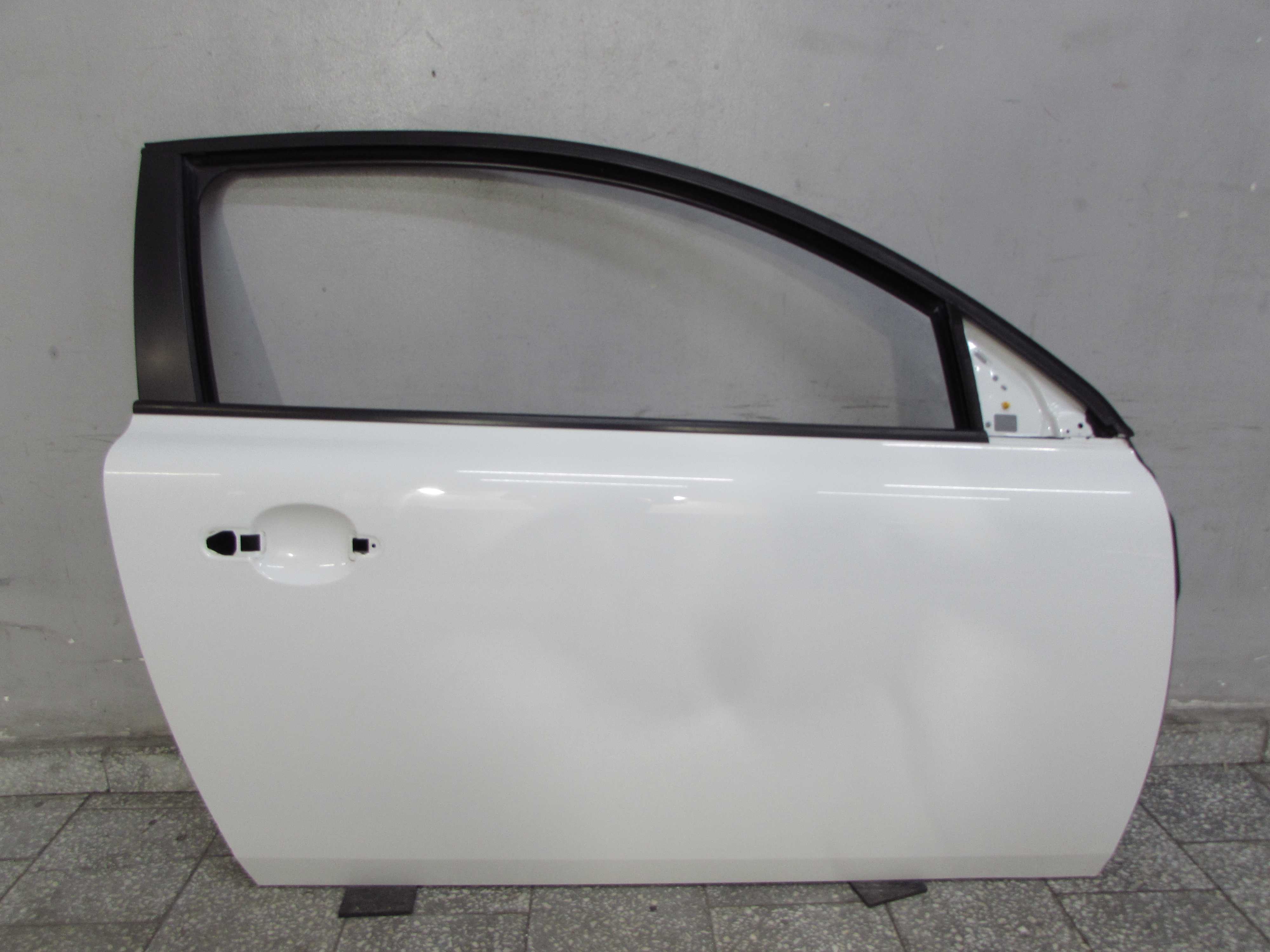 VOLVO C30 LIFT 06-13 DRZWI PRZOD PRAWE 614-46