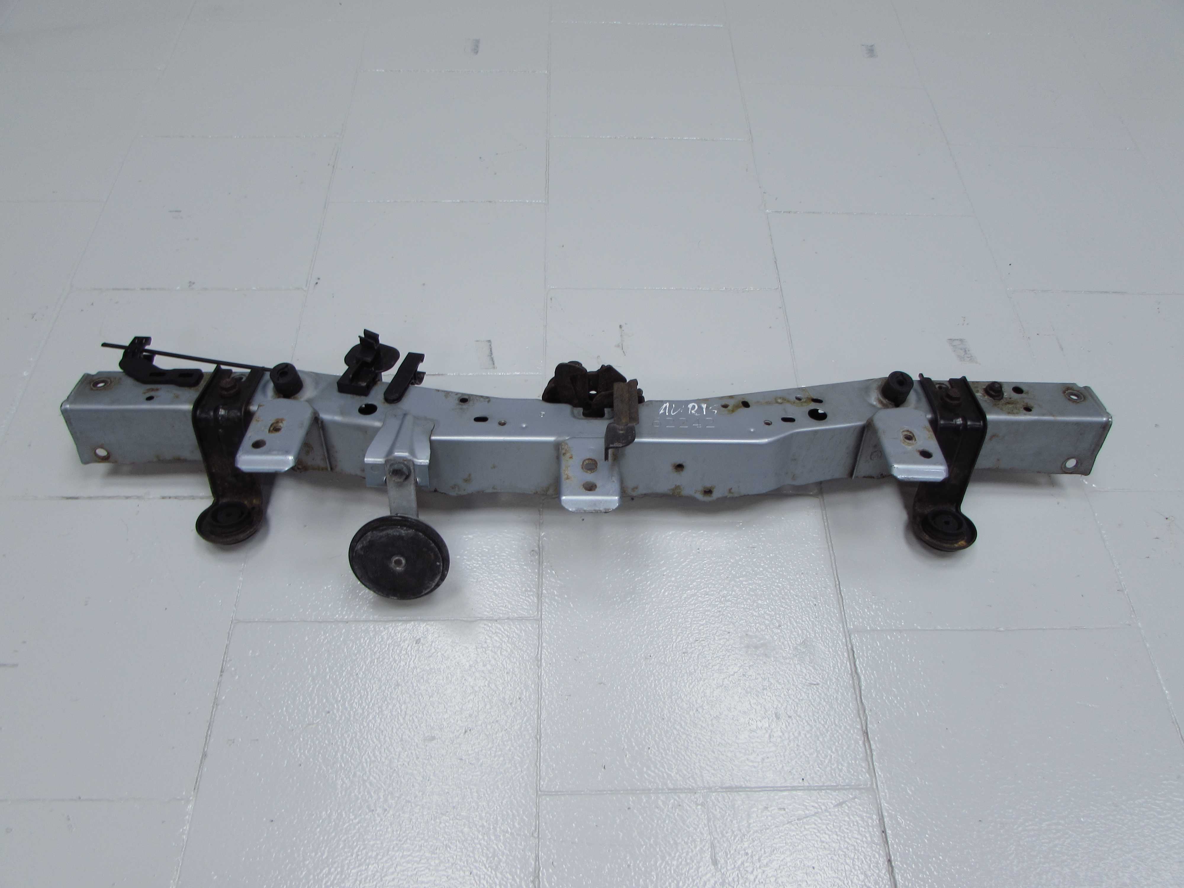 TOYOTA AURIS I E15 06-11 WZMOCNIENIE PAS PRZEDNI GORNY