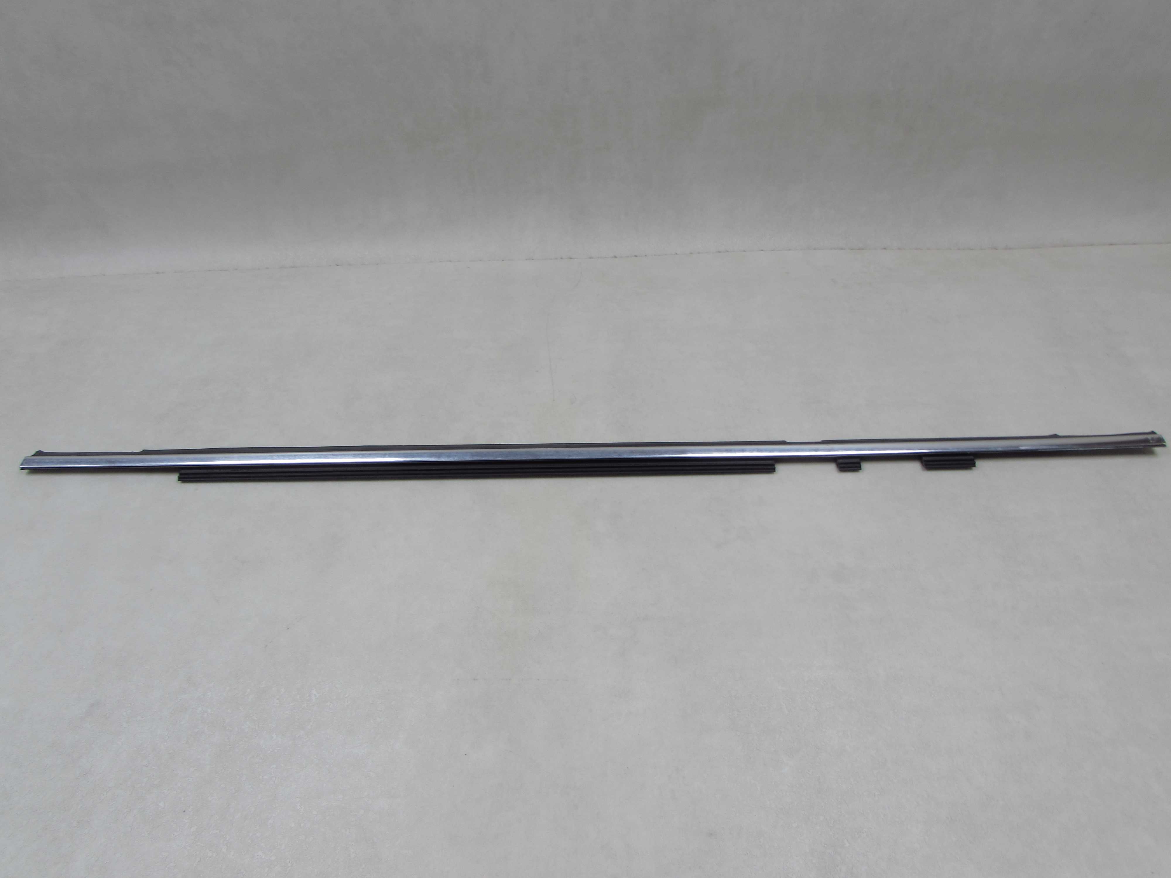 VOLVO XC90 LIFT LISTWA ZGARNIAJACA CHROM SZYBY DRZWI TYL LEWA 30753852 02-14