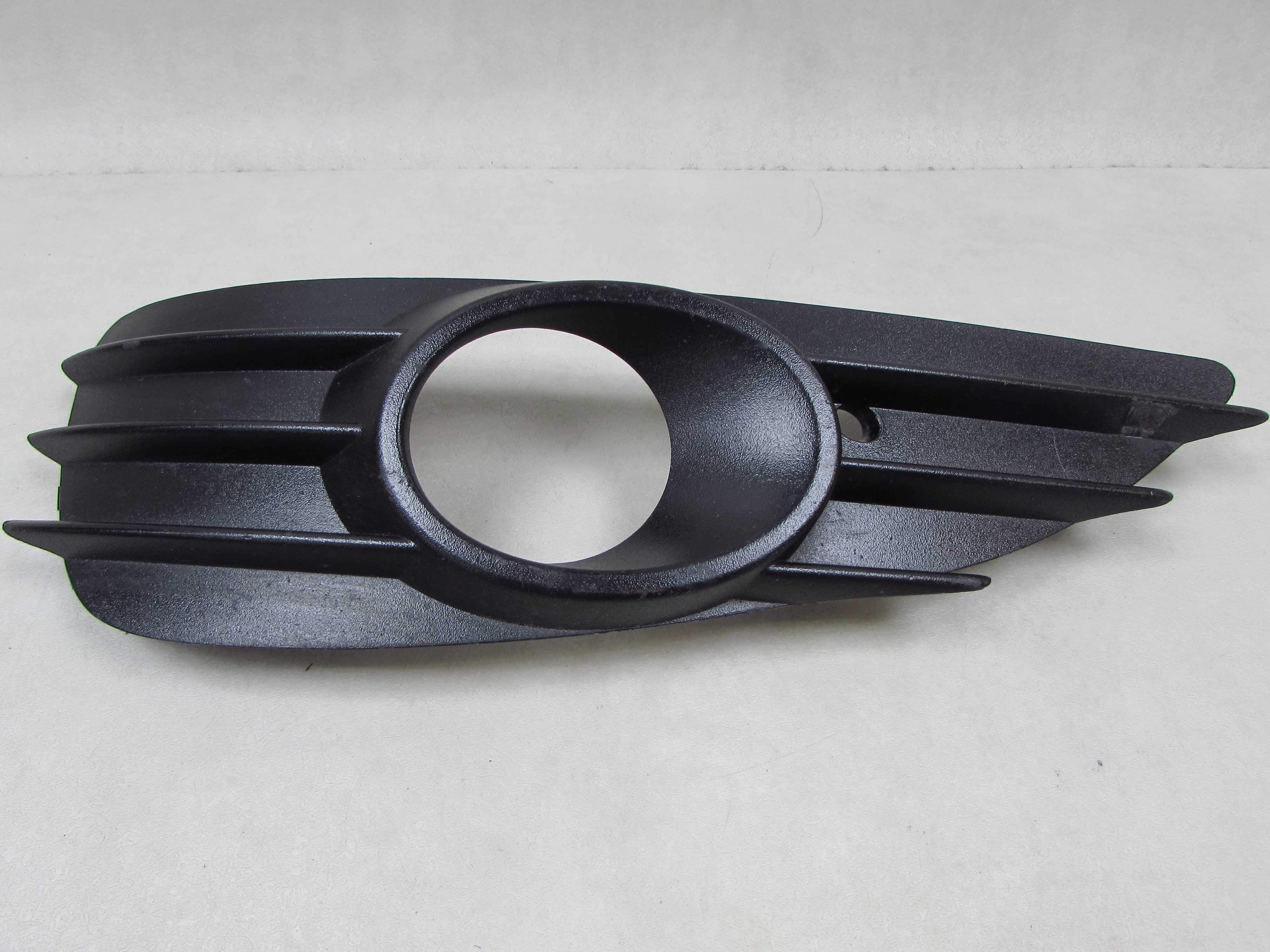 OPEL ASTRA H III GTC 04-07 KRATKA ATRAPA ZDERZAKA HALOGENU LEWA 13110336