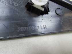 VOLVO V50 OSLONA ZASLEPKA DRZWI TYL LEWA TROJKAT 30715047 04-12