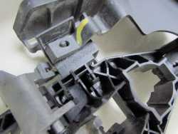 VOLVO S40 V50 04-13 UCHWYT PODSTAWA KLAMKI LEWA PRZOD KASETA 30663866 30663865 30663576