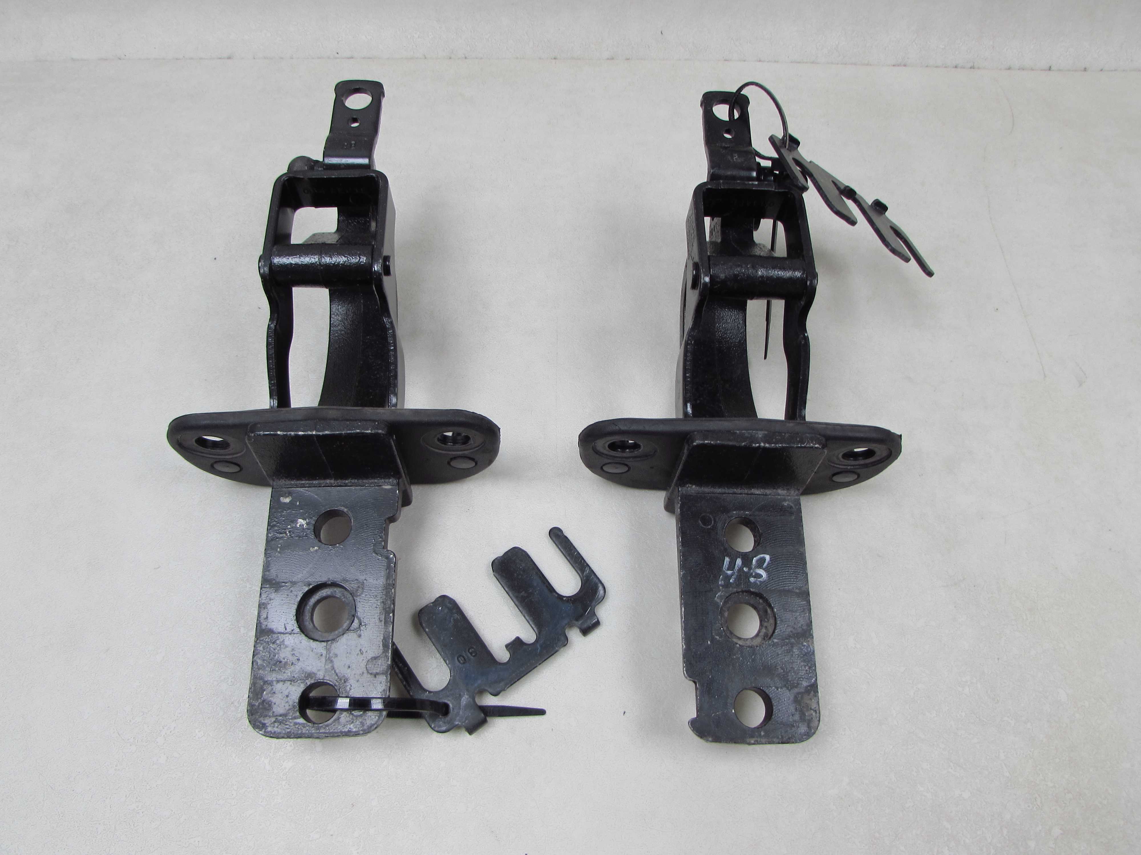 VOLVO V70 III XC70 06-16 ZAWIASY KLAPY BAGAZNIKA TYL 31298998