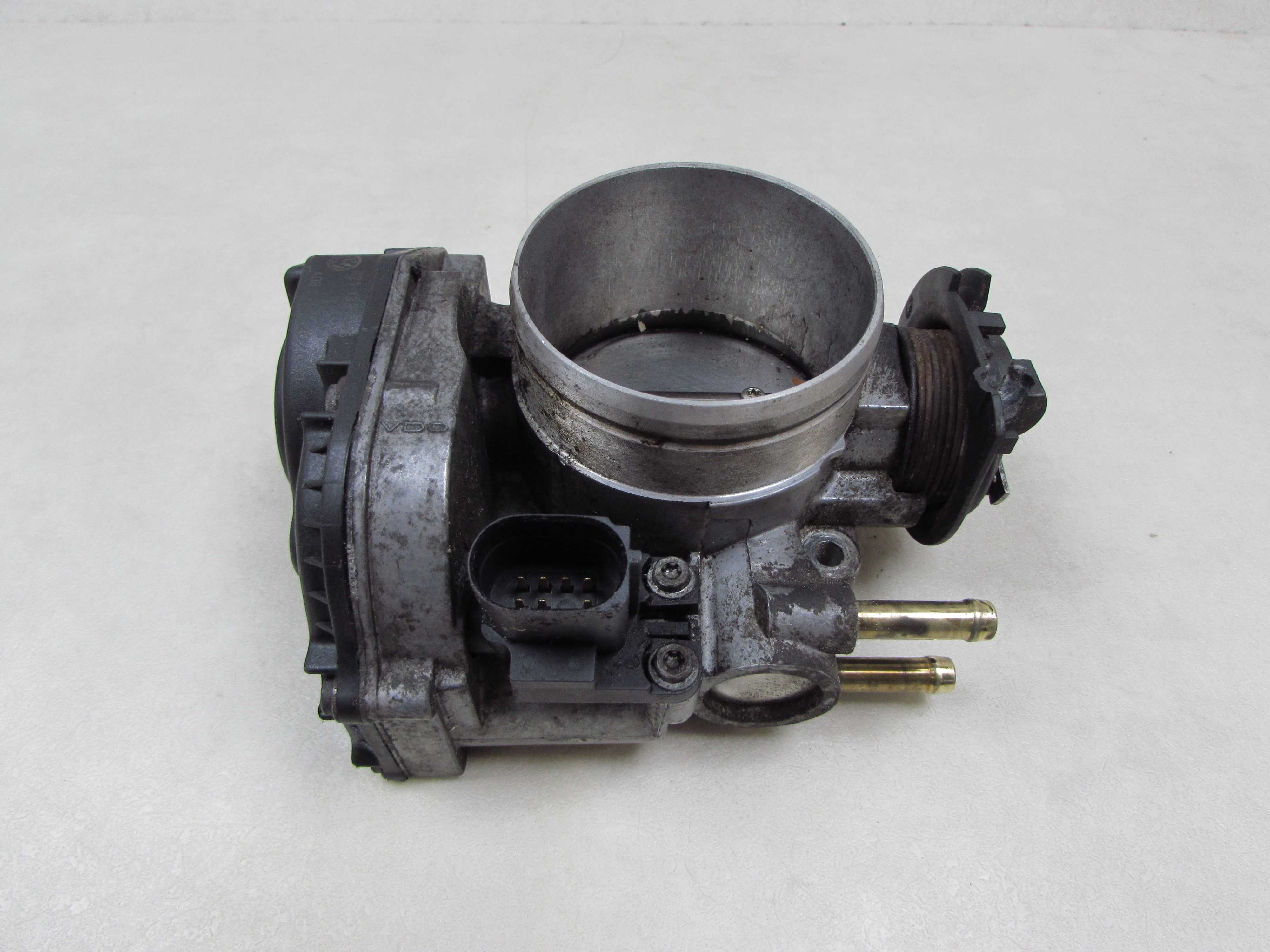 VW AUDI SEAT SKODA 2.3 VR5 V5 PRZEPUSTNICA 021133066