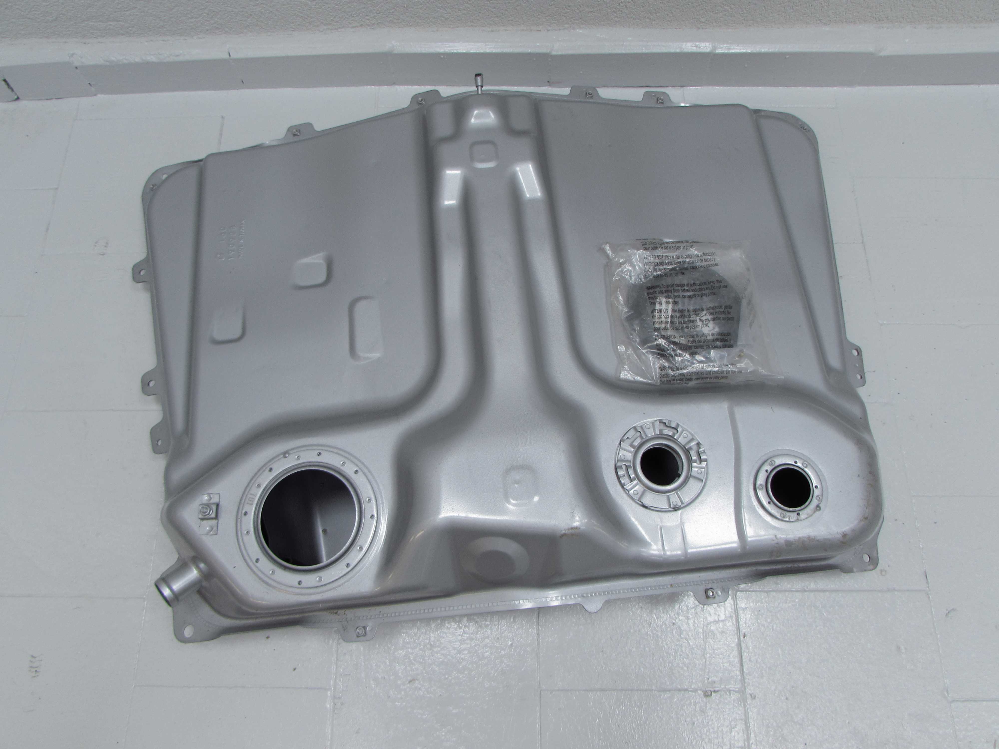 TOYOTA RAV4 1.8 2.0 D4D ZBIORNIK BAK PALIWA 60L 98-05