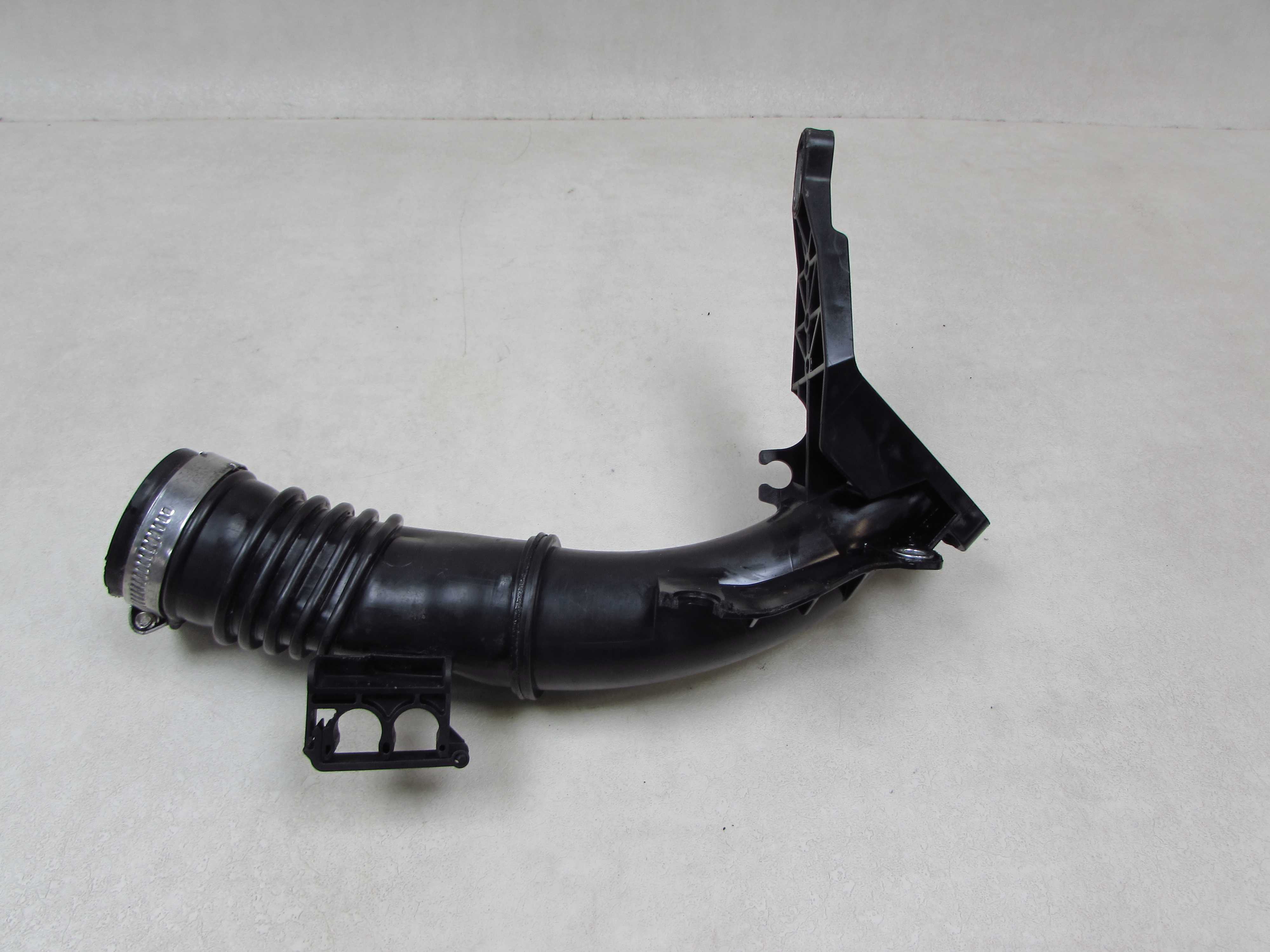 VOLVO C30 S40 V50 1.6 D2 FOCUS MK3 RURA DOLOT PRZEWOD POWIETRZA TURBO AV6Q-9351-AE