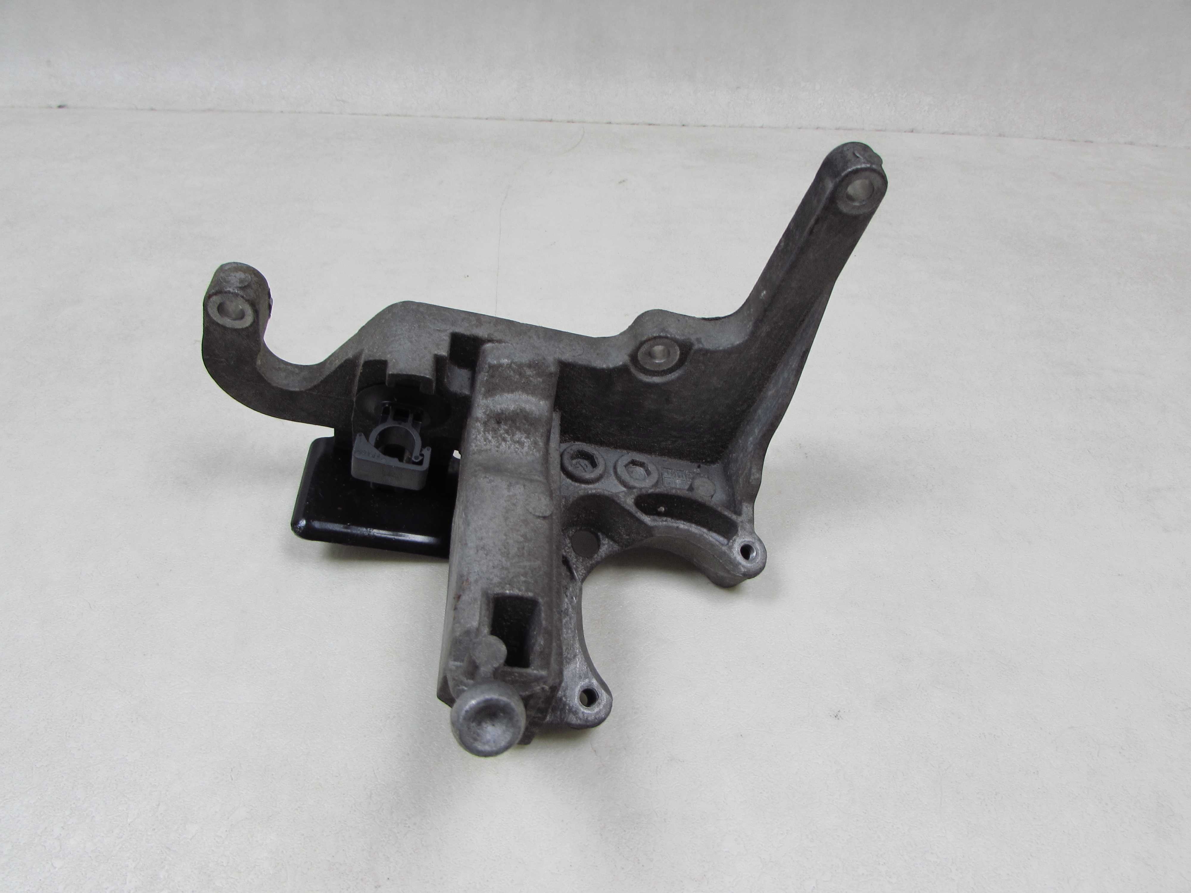 VOLVO C30 S40 V50 S60 II V60 1.6 D D2 10- LAPA WSPORNIK POMPY SILNIKA AV6Q-9B470-BA