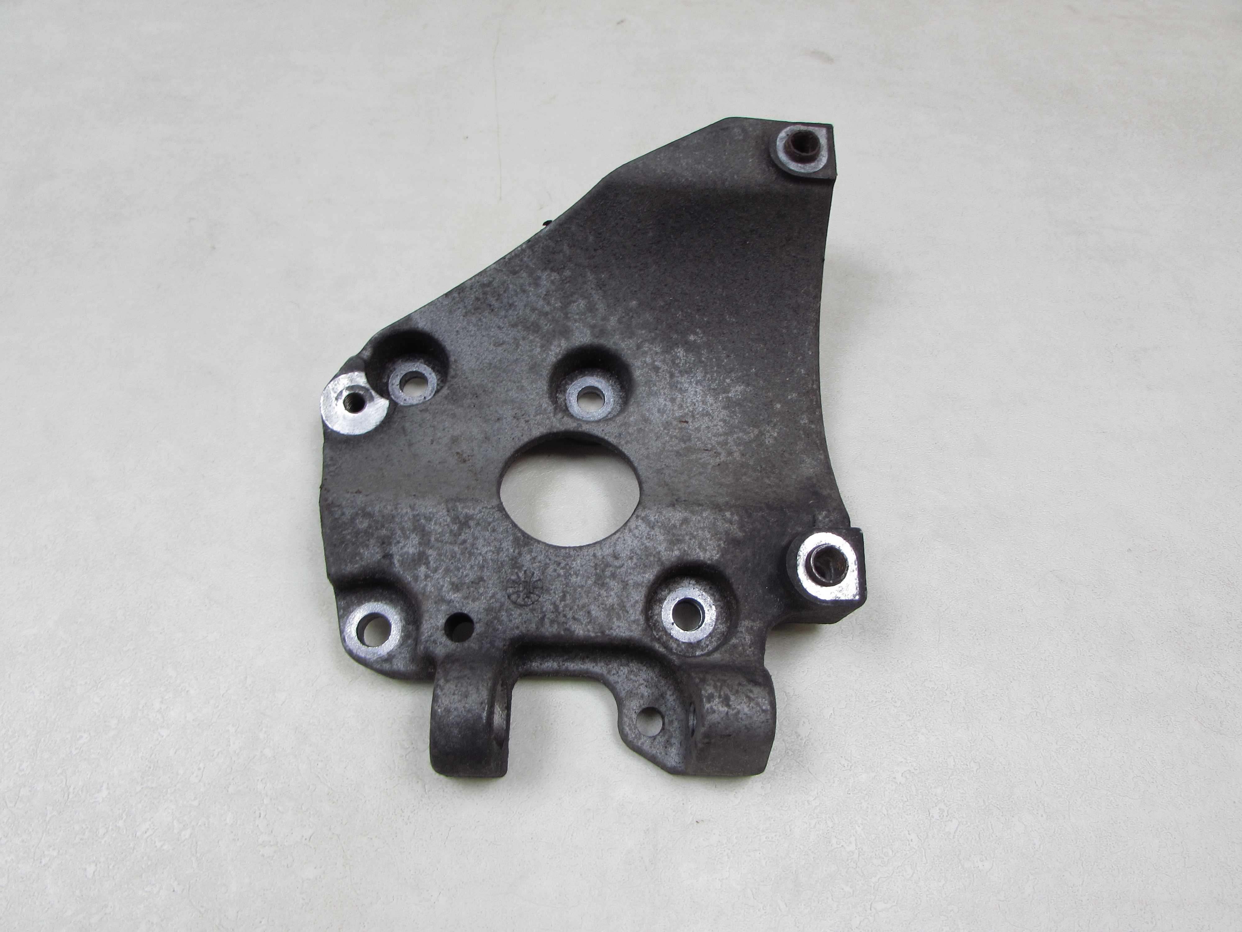 VOLVO C30 S40 V50 S60 II V60 1.6 D D2 10- LAPA WSPORNIK POMPY SPREZARKI SILNIKA AV6Q-10K360-AA