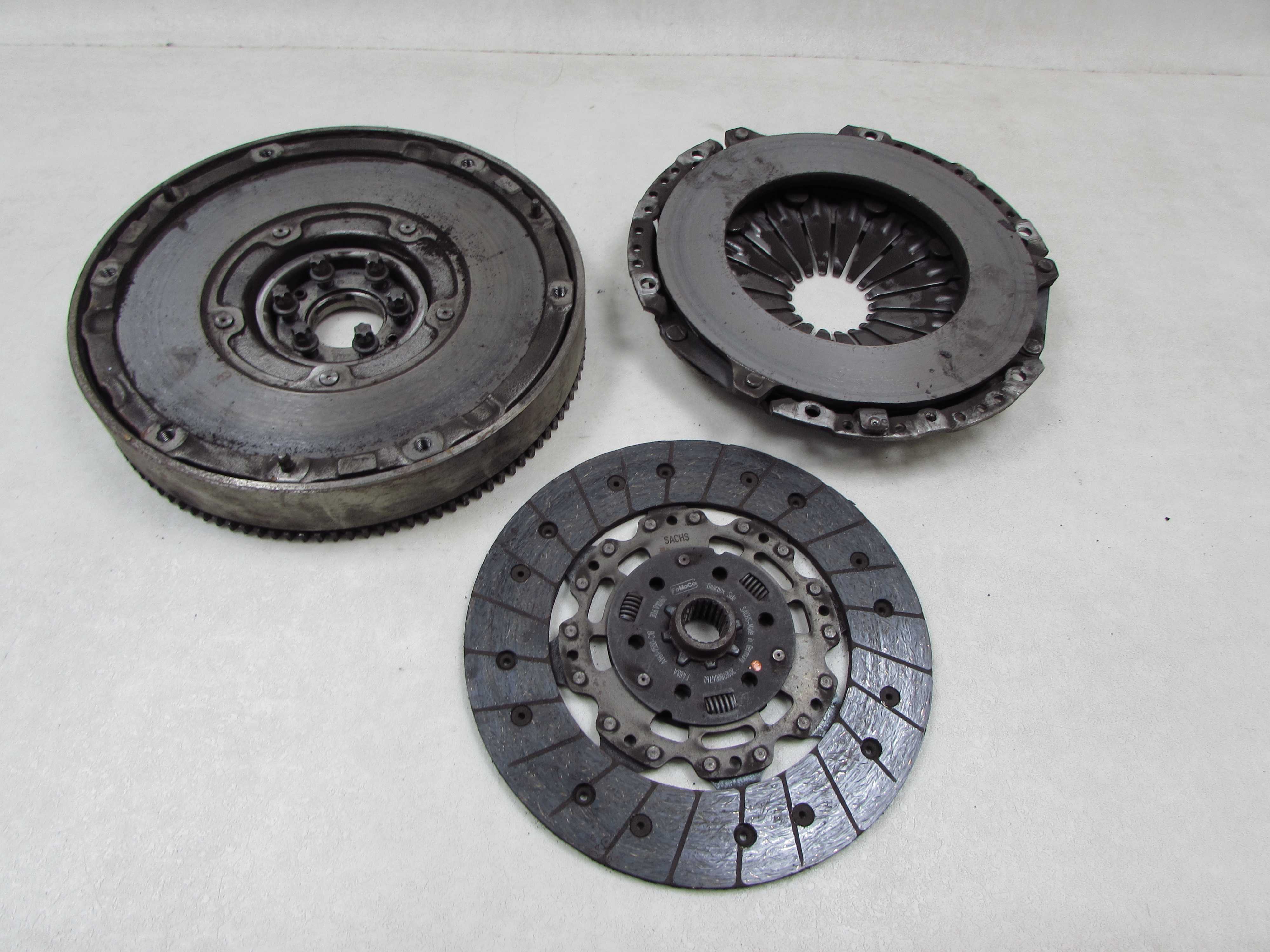 VOLVO PEUGEOT 1.6 D2 E-HDI SPRZEGLO KOLO DWUMASOWE TARCZA 9MM DOCISK AV61-6477-CC AV61-7550-C1B 09-