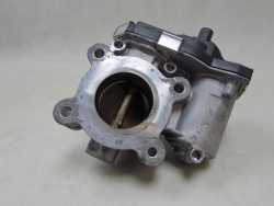 OPEL ASTRA V K CORSA E 1.0 T PRZEPUSTNICA POWIETRZA 55491542AÂ 15-18