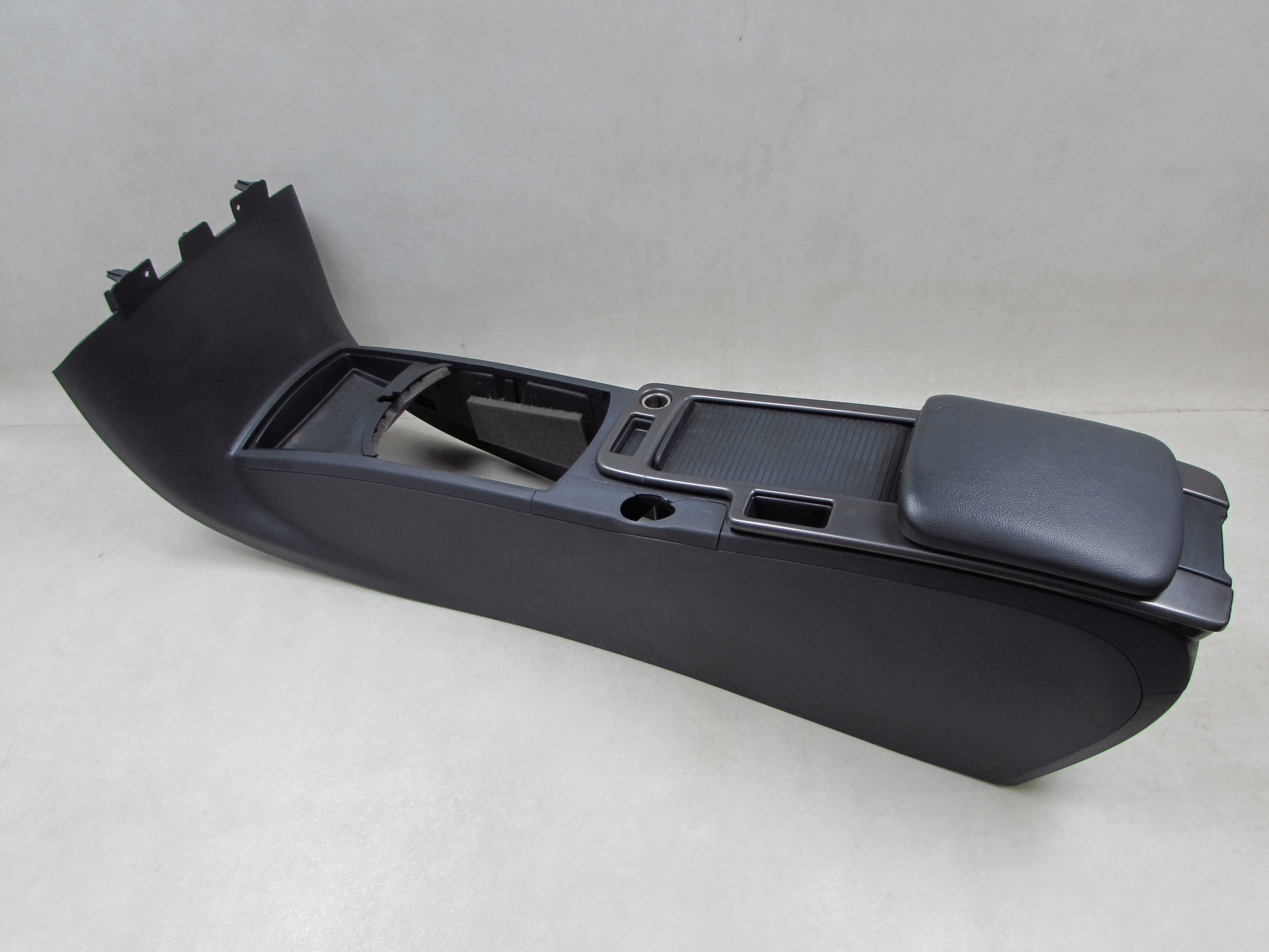 VOLVO C30 LIFT 06-13 TUNEL SRODKOWY PODLOKIETNIK 30755374