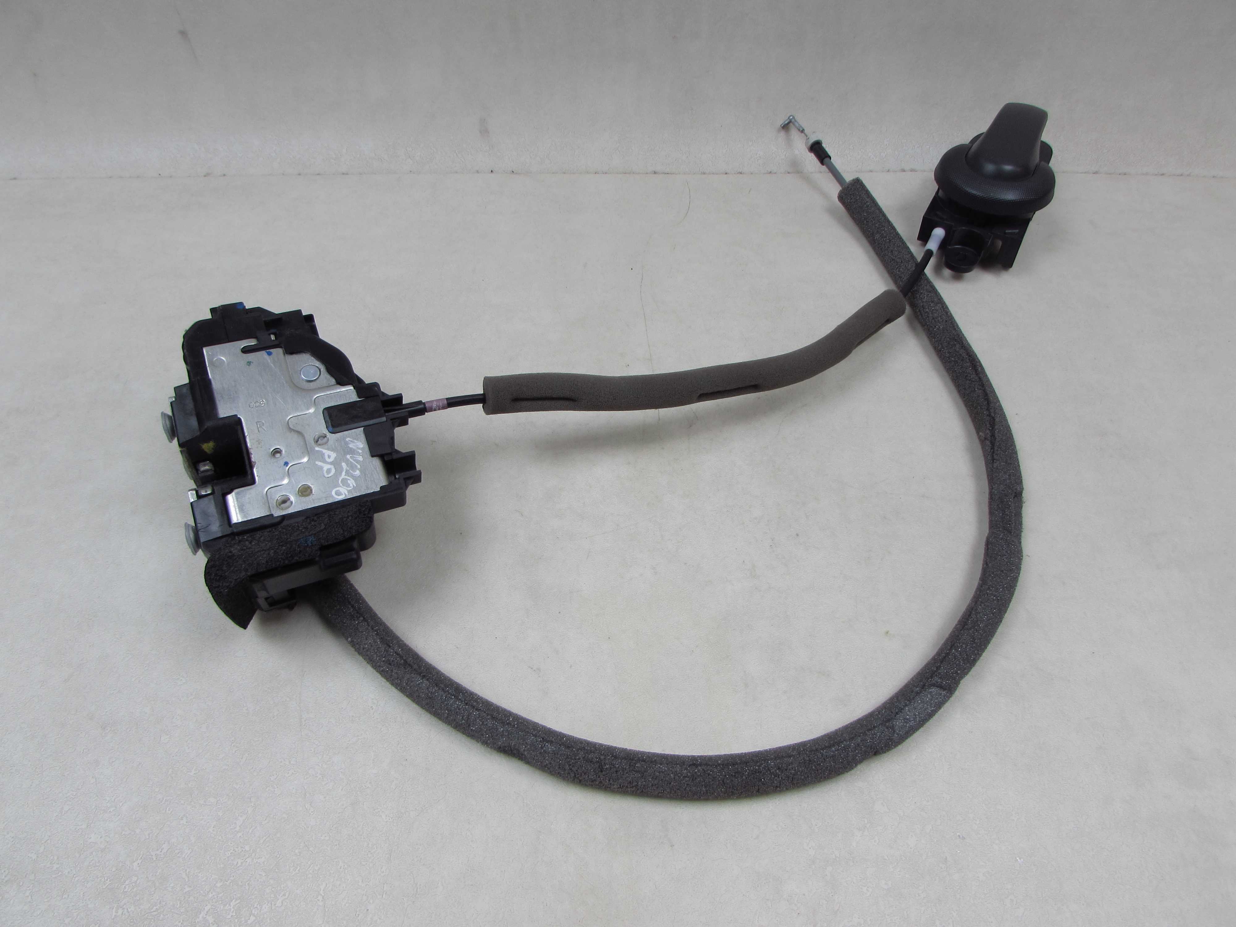 NISSAN NV200 09-21 ZAMEK DRZWI PRAWY PRZOD
