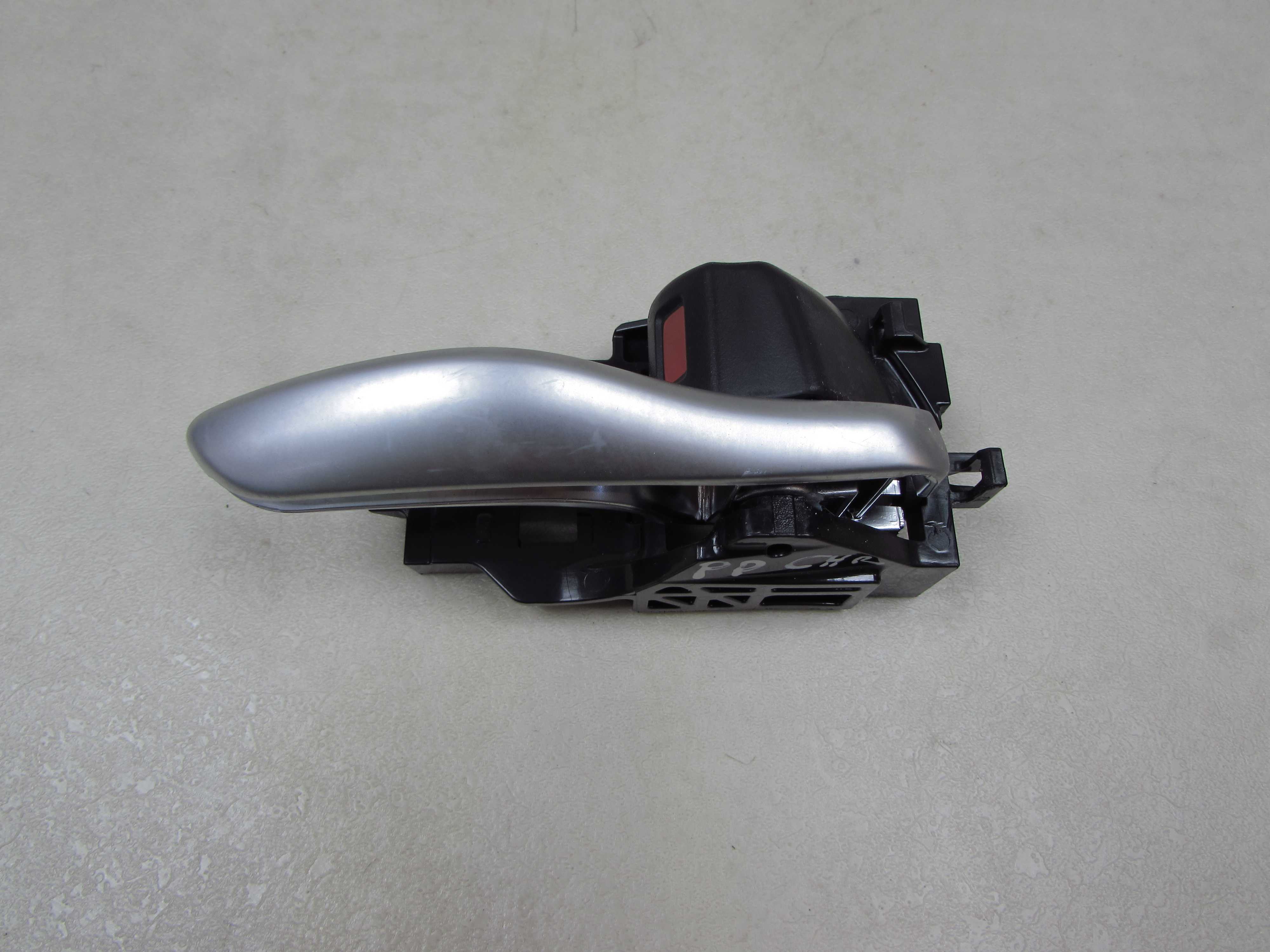 TOYOTA C-HR KLAMKA WEWNETRZNA PRAWA 69273-F4010 19-22r