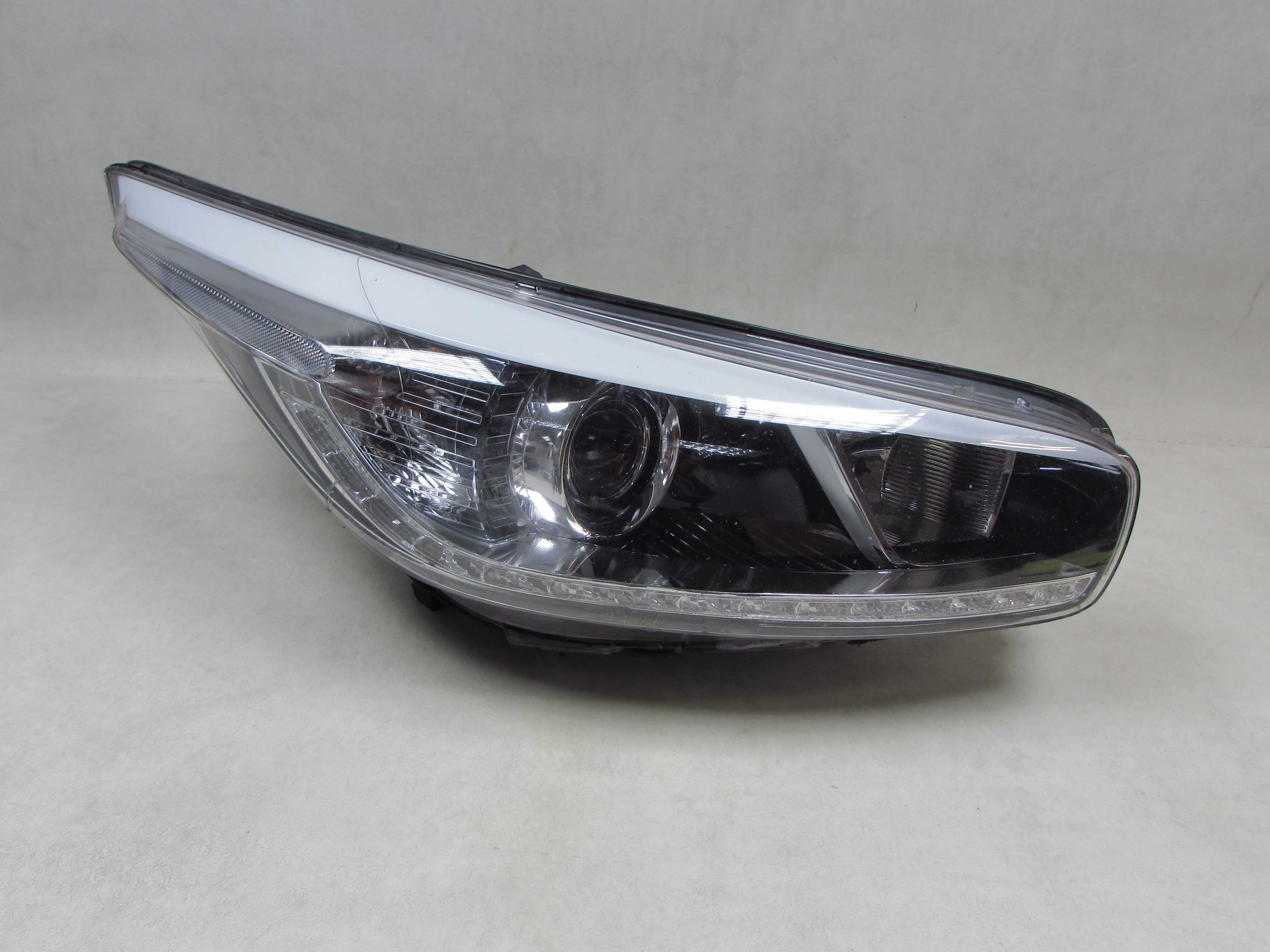 KIA CEE'D CEED II 12 LAMPA PRZOD PRAWA 92102-A2260 XENON LED EU