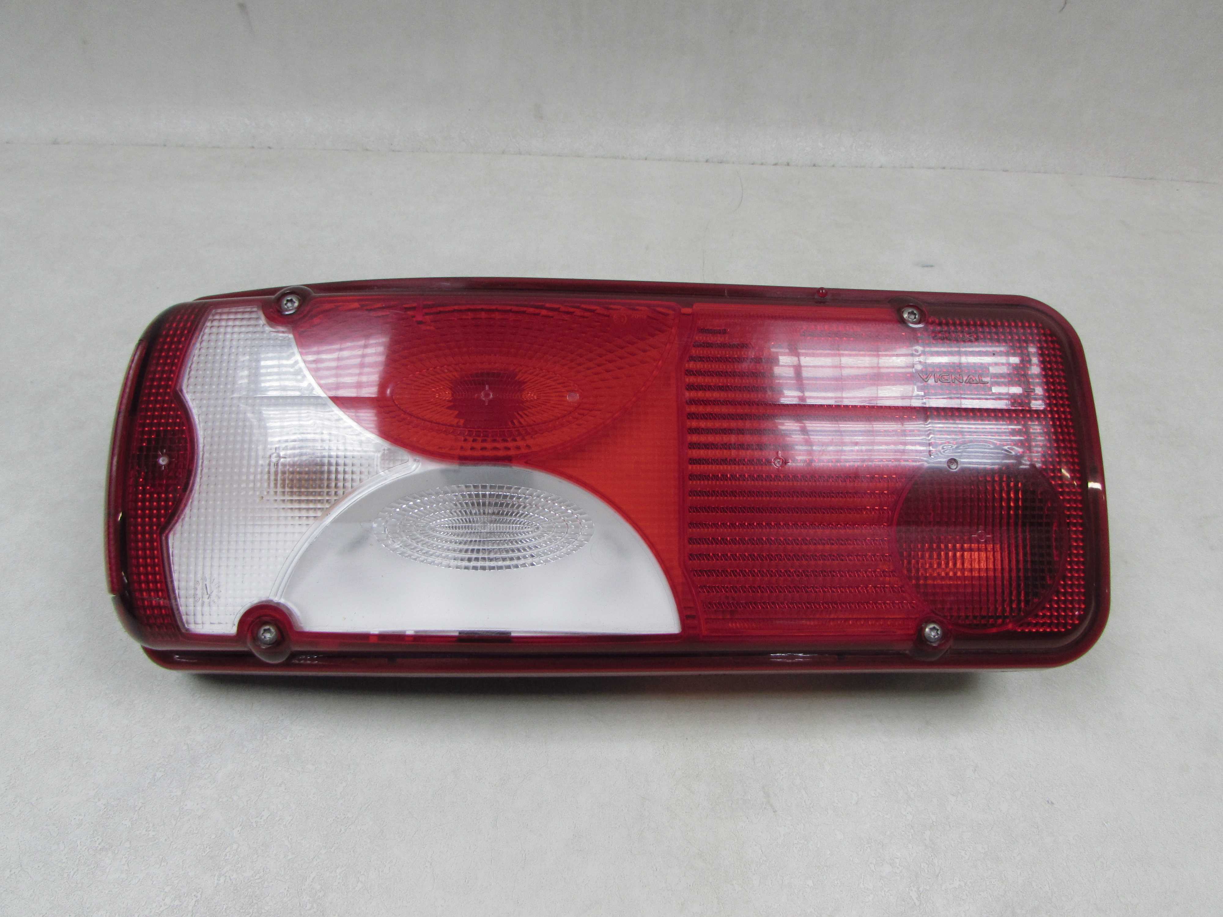 MB SPRINTER 906 CRAFTER KONTENER SKRZYNIA RAMA LAMPA TYL TYLNA LEWA 9068200464