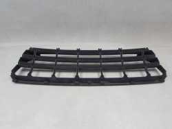VW CRAFTER 2E0 KRATKA ATRAPA ZDERZAKA PRZOD SRODKOWA 2E0807835A 06-17