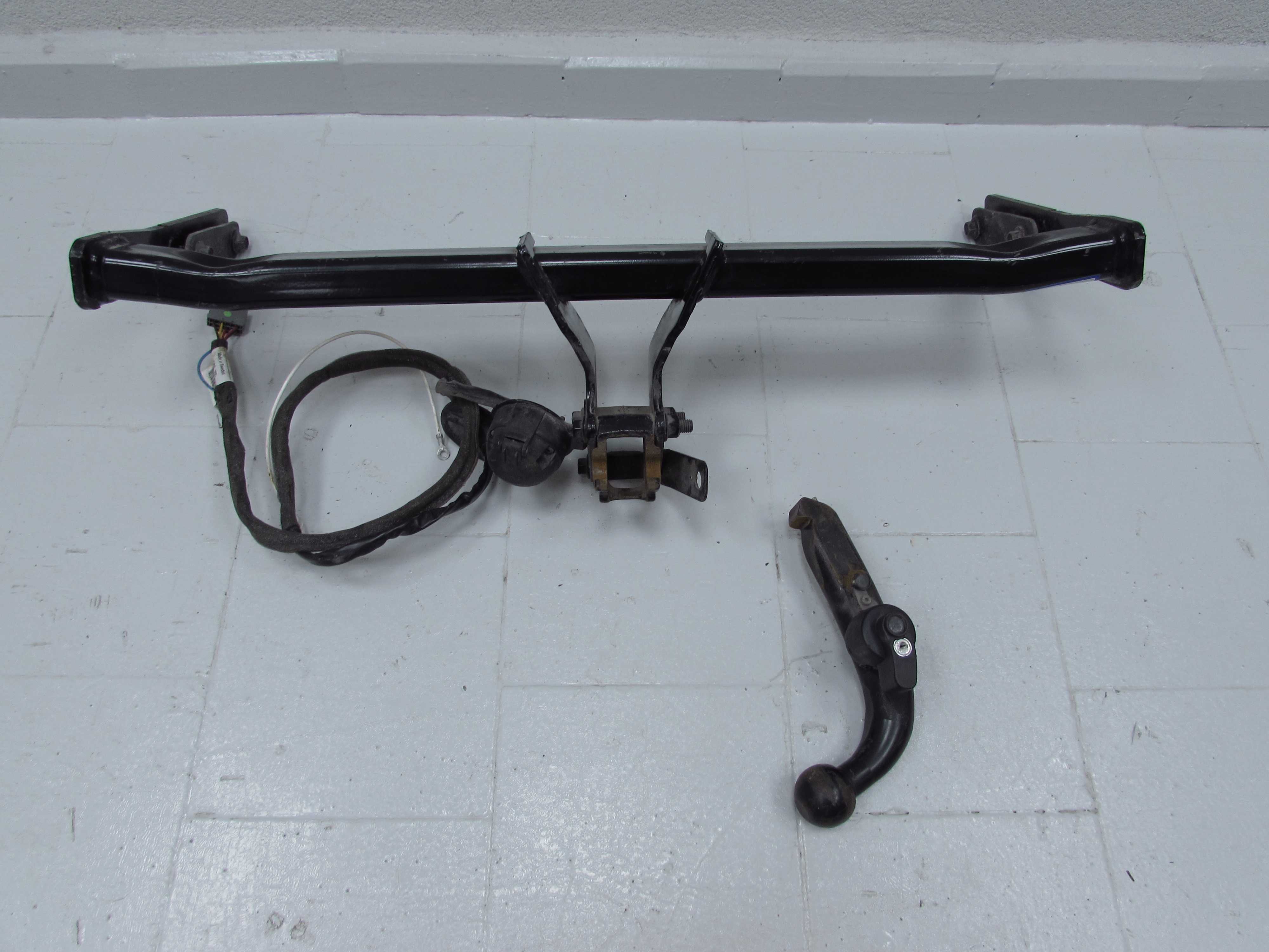 VOLVO V70 III 07-16 HAK HOLOWNICZY THULE WYPINANY 30756389 30756390 2100KG WIAZKA 30763877