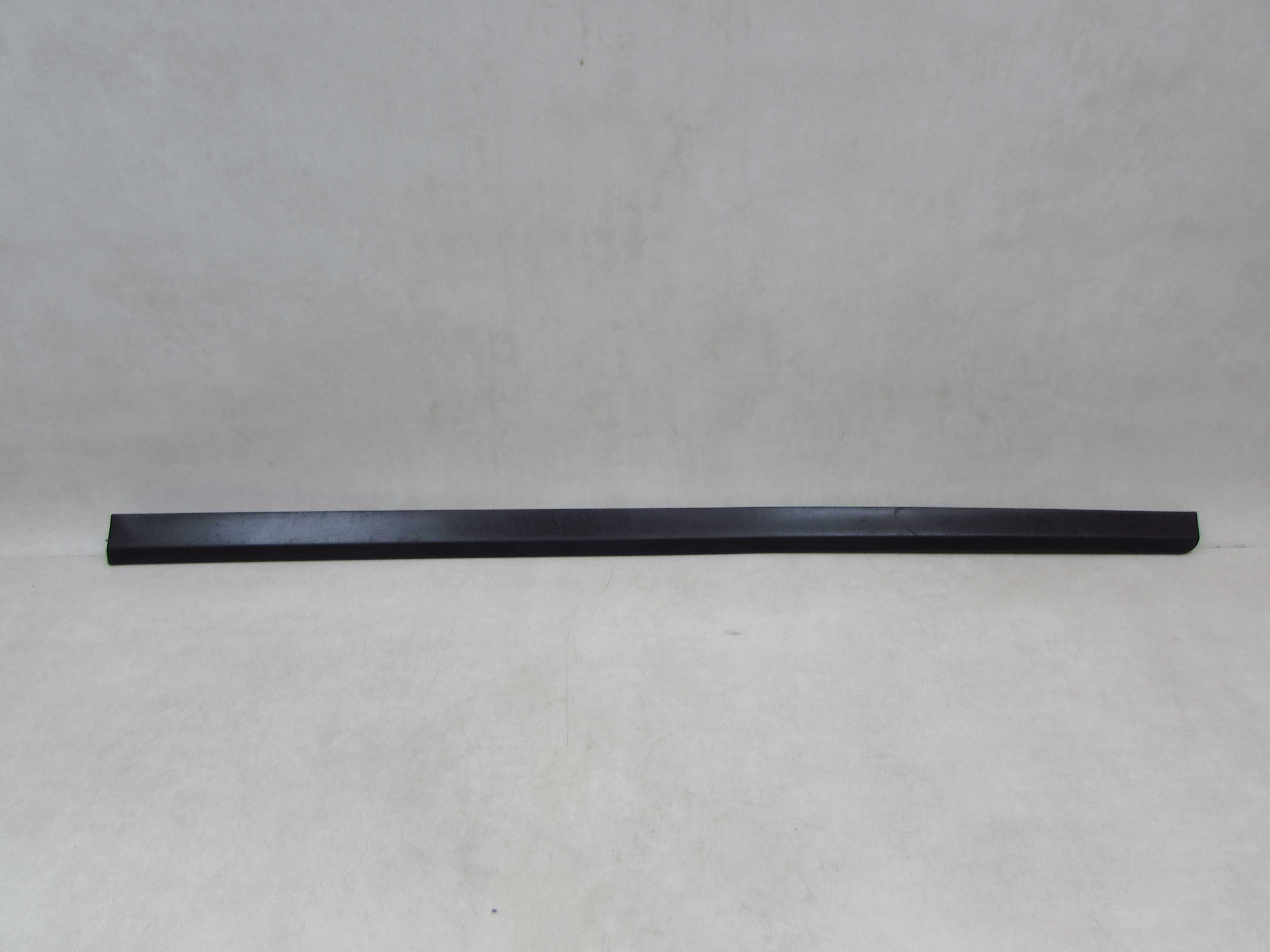 VW PASSAT B6 LISTWA DOLNA DRZWI PRAWY PRZOD 3C0854940