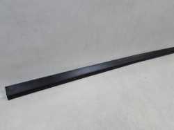 VW PASSAT B6 LISTWA ZGARNIAJACA PRAWY PRZOD 3C4837476B