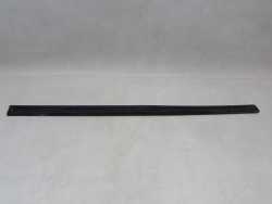 VW PASSAT B6 LISTWA ZGARNIAJACA PRAWY PRZOD 3C4837476B