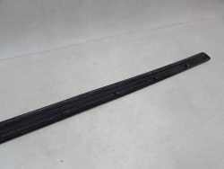 VW PASSAT B6 LISTWA ZGARNIAJACA PRAWY PRZOD 3C4837476B