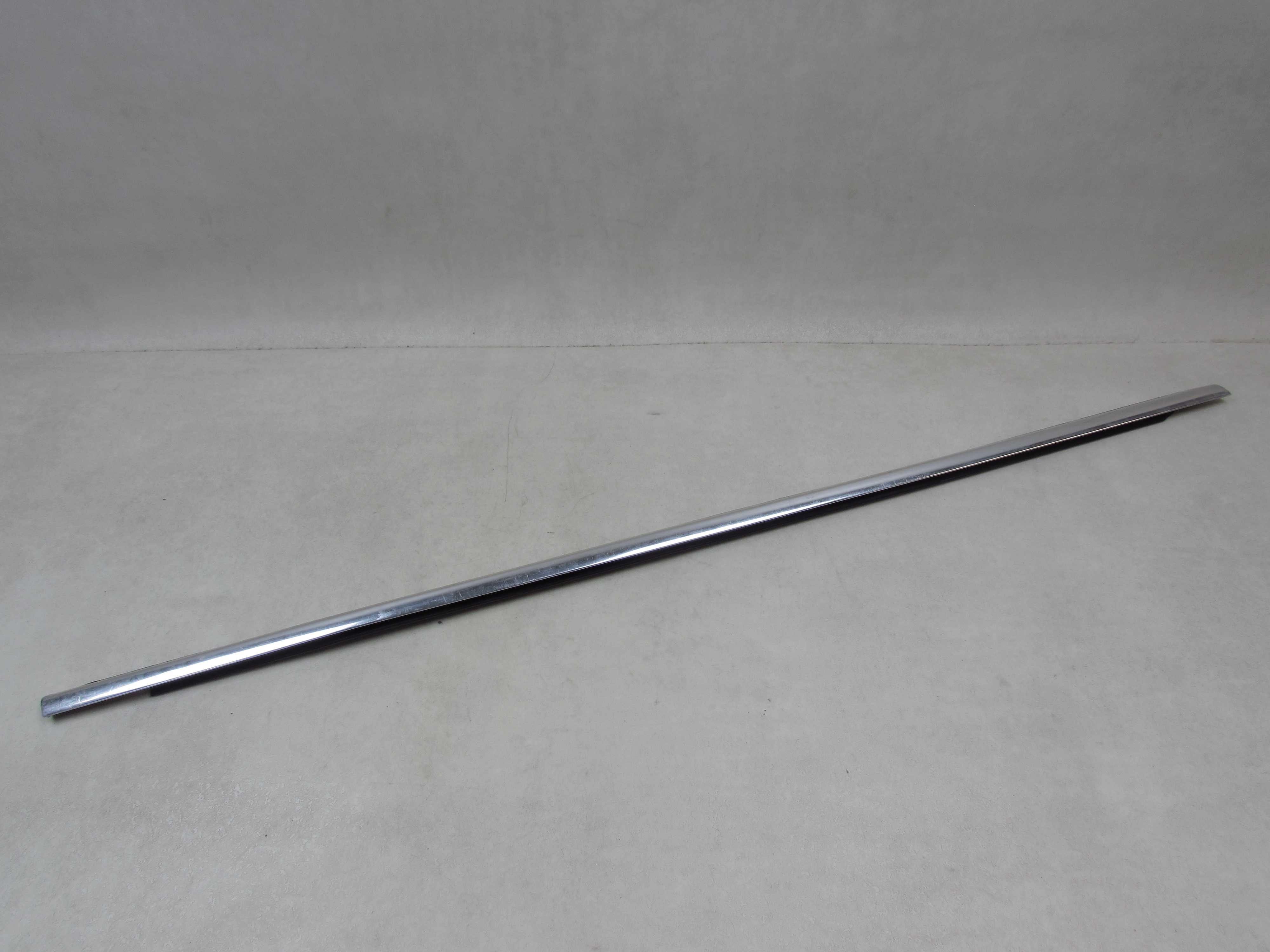 VW PASSAT B7 LISTWA ZGARNIAJACA DRZWI CHROM LEWY PRZOD 3AA837476A 10-15
