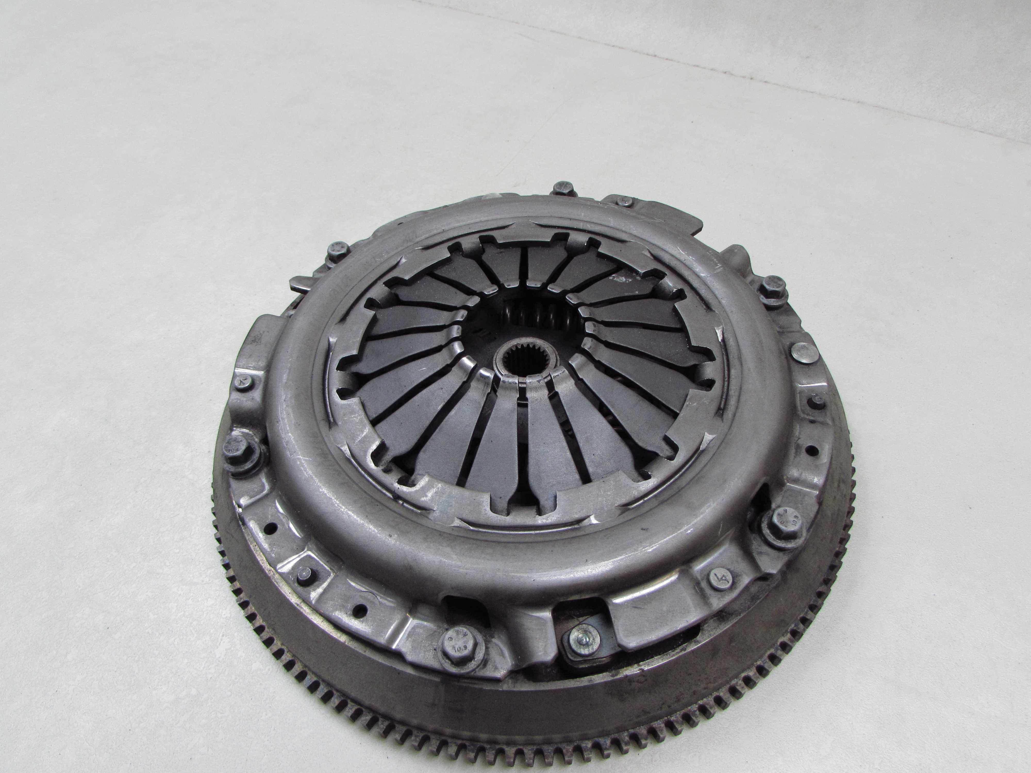 OPEL ASTRA V K CORSA E 1.0 T B10XFL SPRZEGLO TARCZA DOCISK SZTYWNE 55494700 9223223 15-18