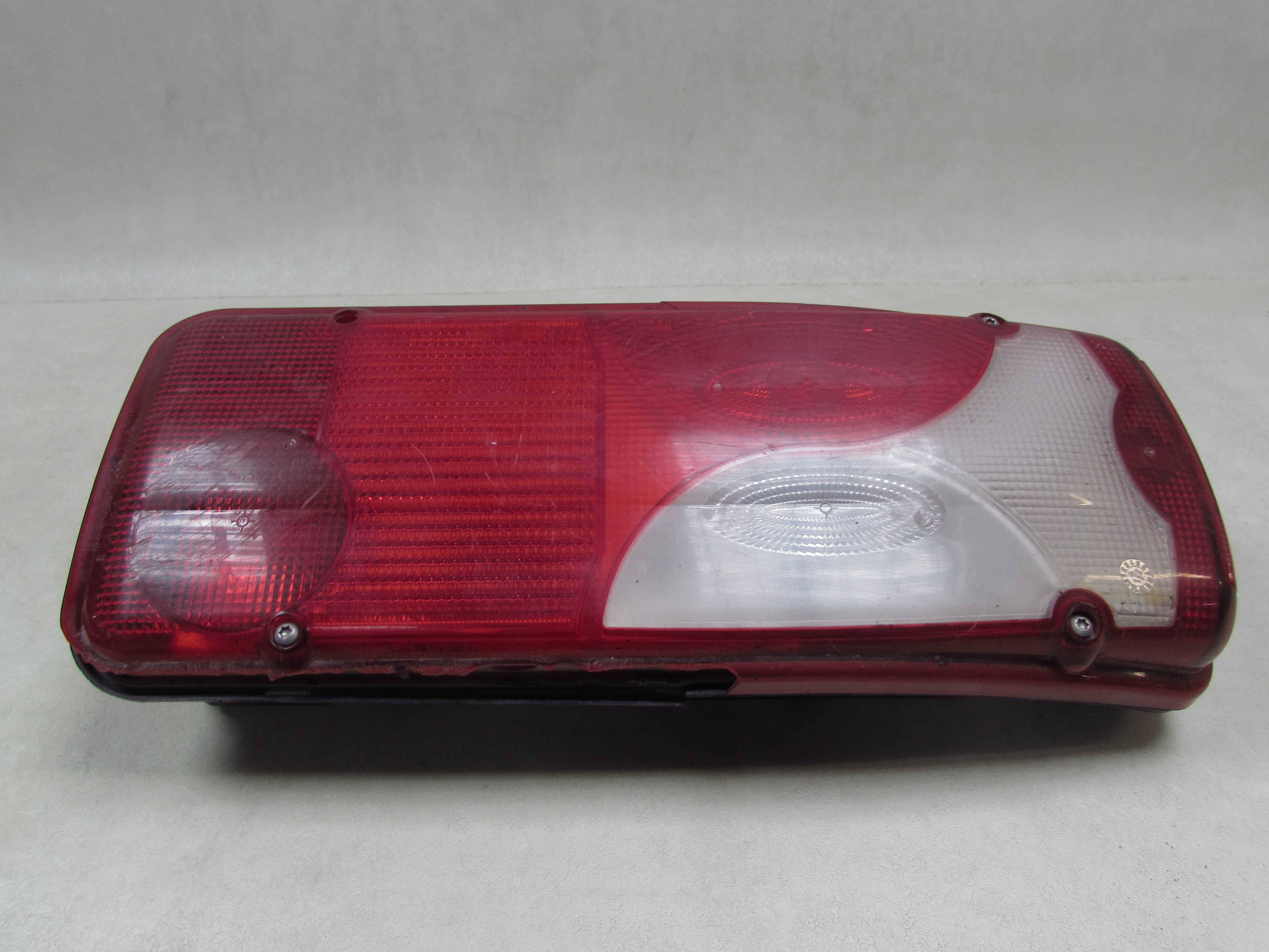 MB SPRINTER 906 CRAFTER KONTENER SKRZYNIA RAMA LAMPA TYL TYLNA PRAWA 9068201764