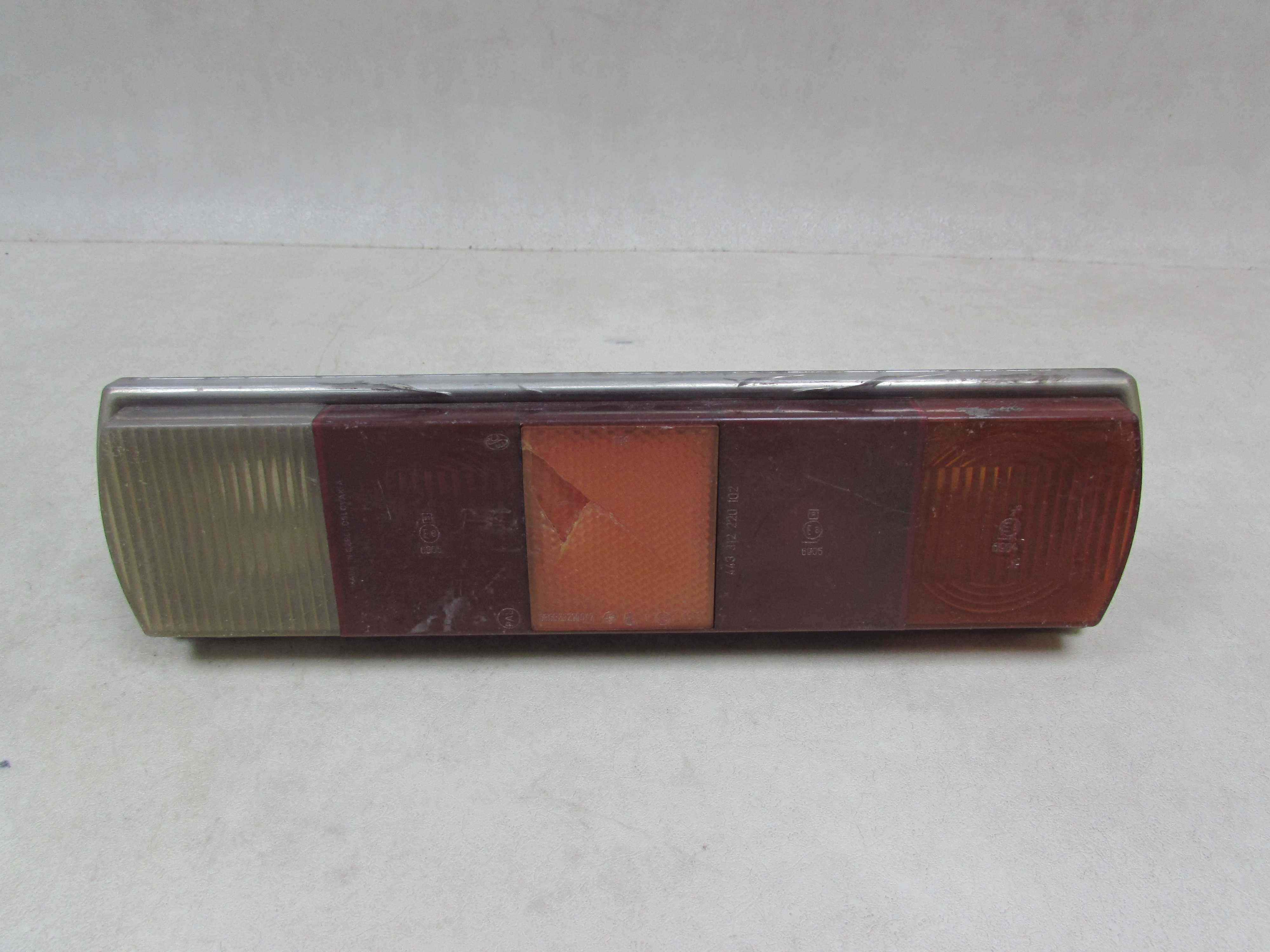 SKODA 100 110 LAMPA TYL TYLNA