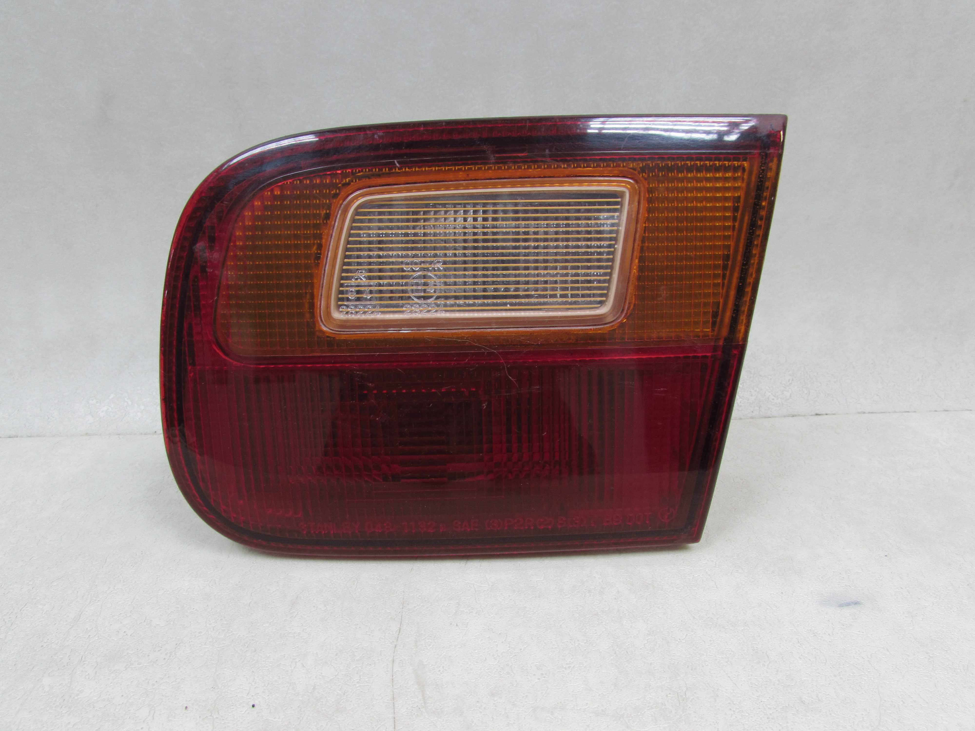 HONDA CIVIC V COUPE SEDAN LAMPA TYL PRAWA 91-96 W KLAPE 043-1132