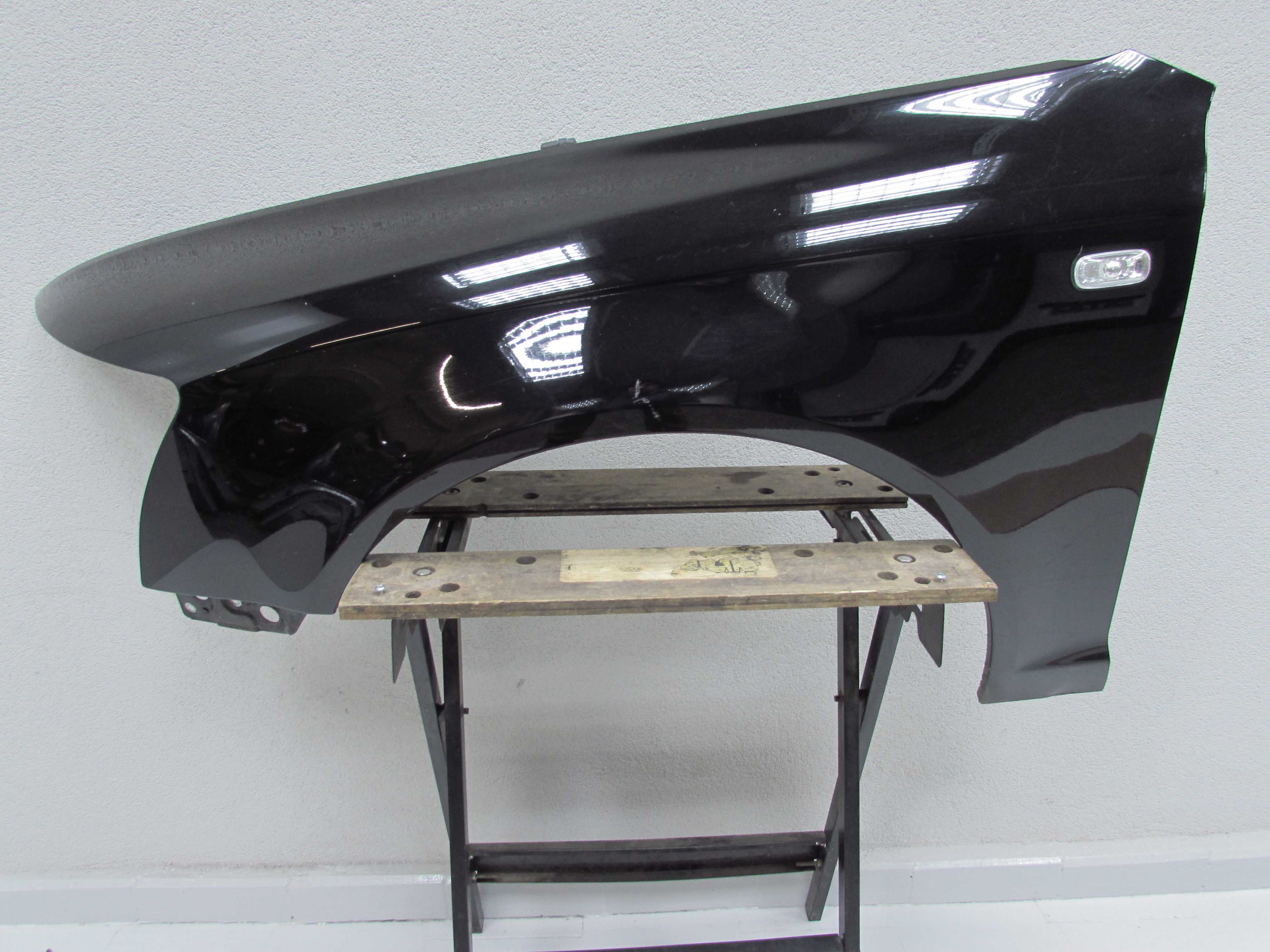AUDI A6 C6 04-08 BLOTNIK LEWY PRZOD LY9B