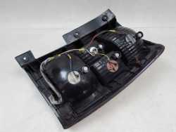 KIA CARNIVAL II LAMPA TYL TYLNA LEWA 05-10