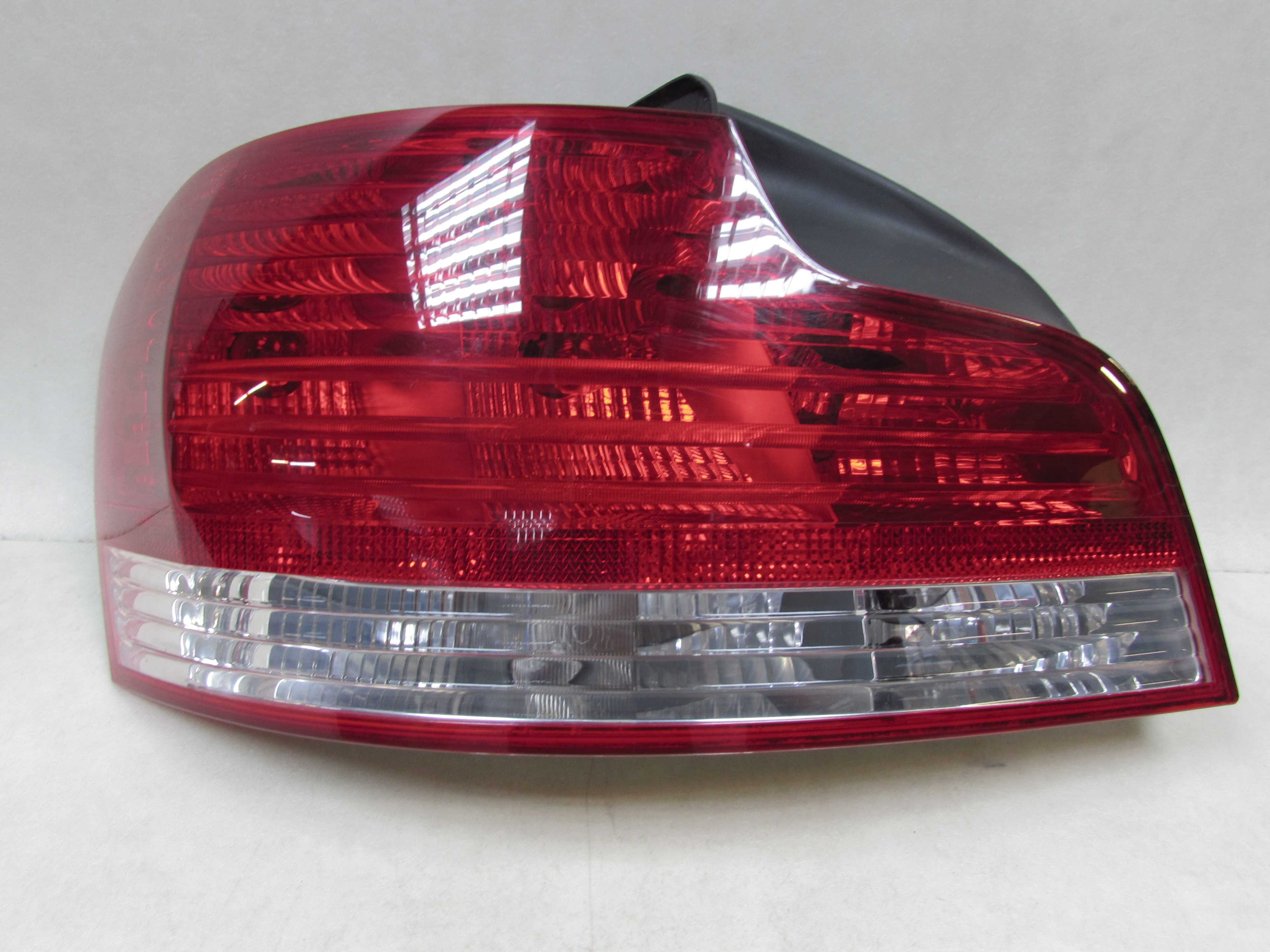 BMW 1 E82 E88 M1 LAMPA TYL LEWA LED OEM 4869809 04-11