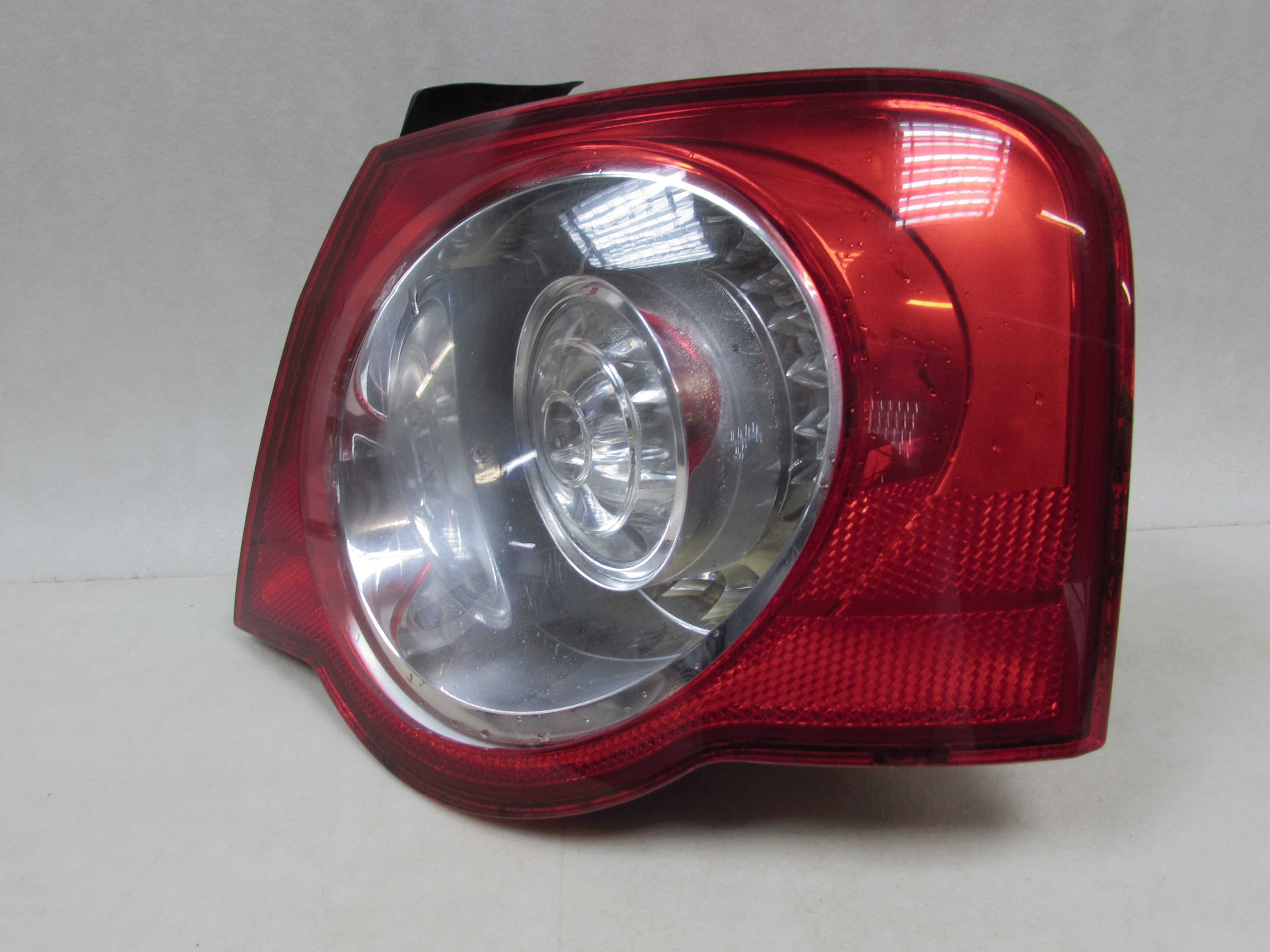 VW PASSAT B6 SEDAN LAMPA TYL PRAWA 3C5945096C KAROSERYJNA