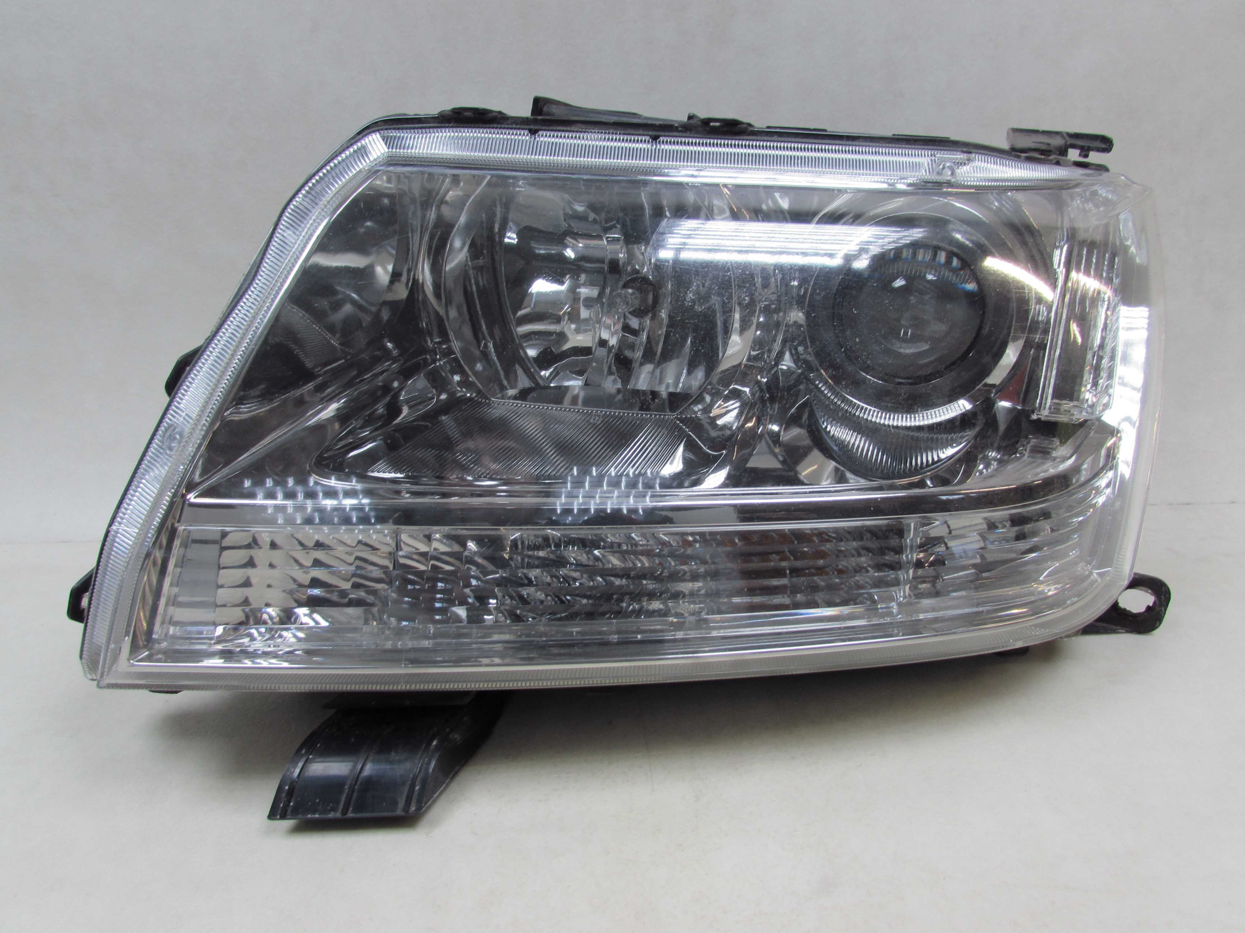 SUZUKI GRAND VITARA II 05-12 LAMPA PRZOD LEWA REFLEKTOR UK 100-59079