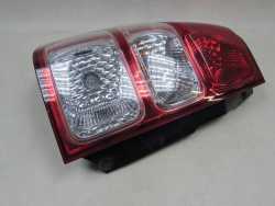 SUZUKI GRAND VITARA II 05-12 LAMPA TYL LEWA 5D UK 220-59079
