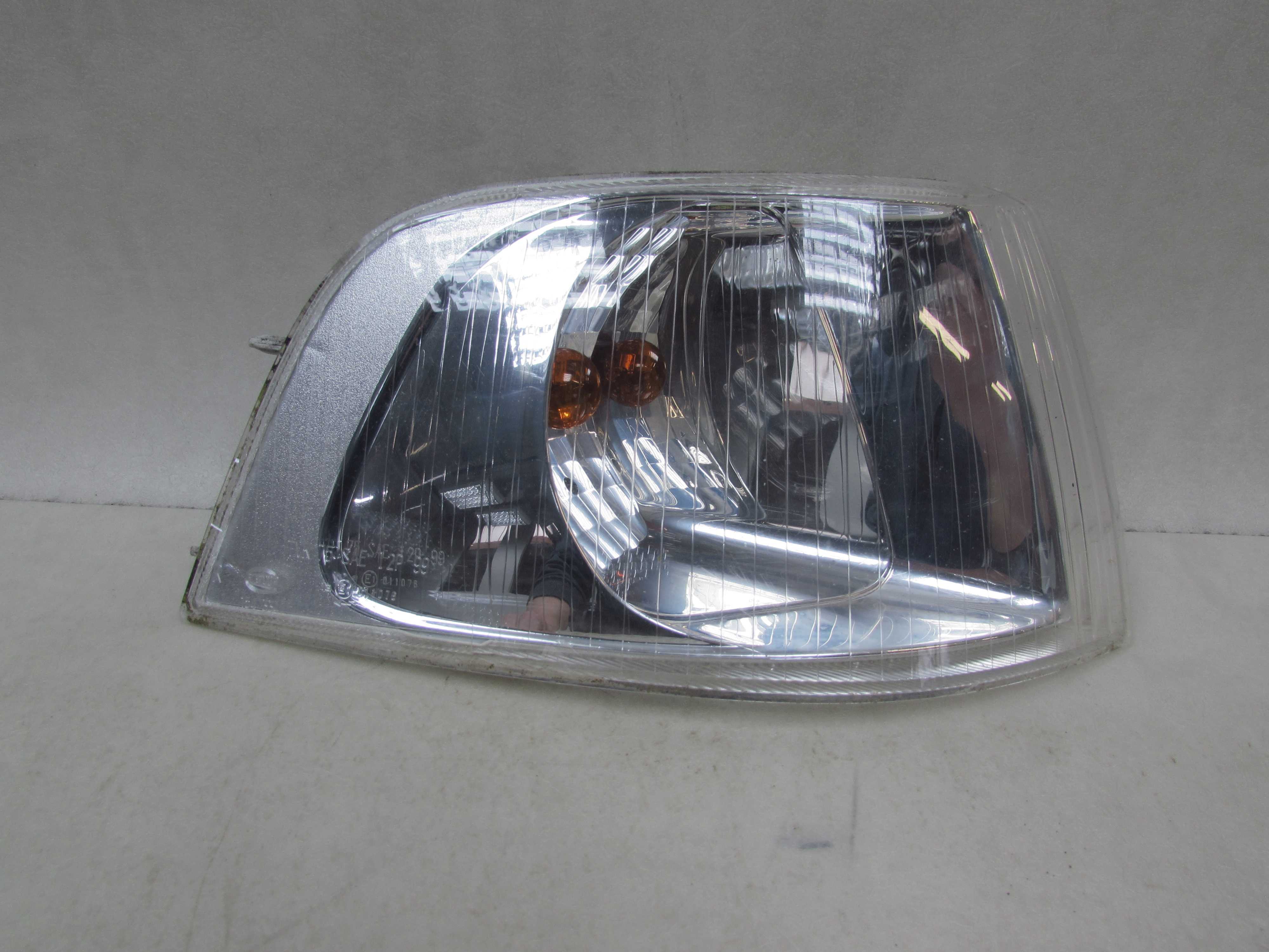 VOLVO S40 V40 LIFT 00-04 KIERUNKOWSKAZ MIGACZ PRAWY PRZOD 30621832