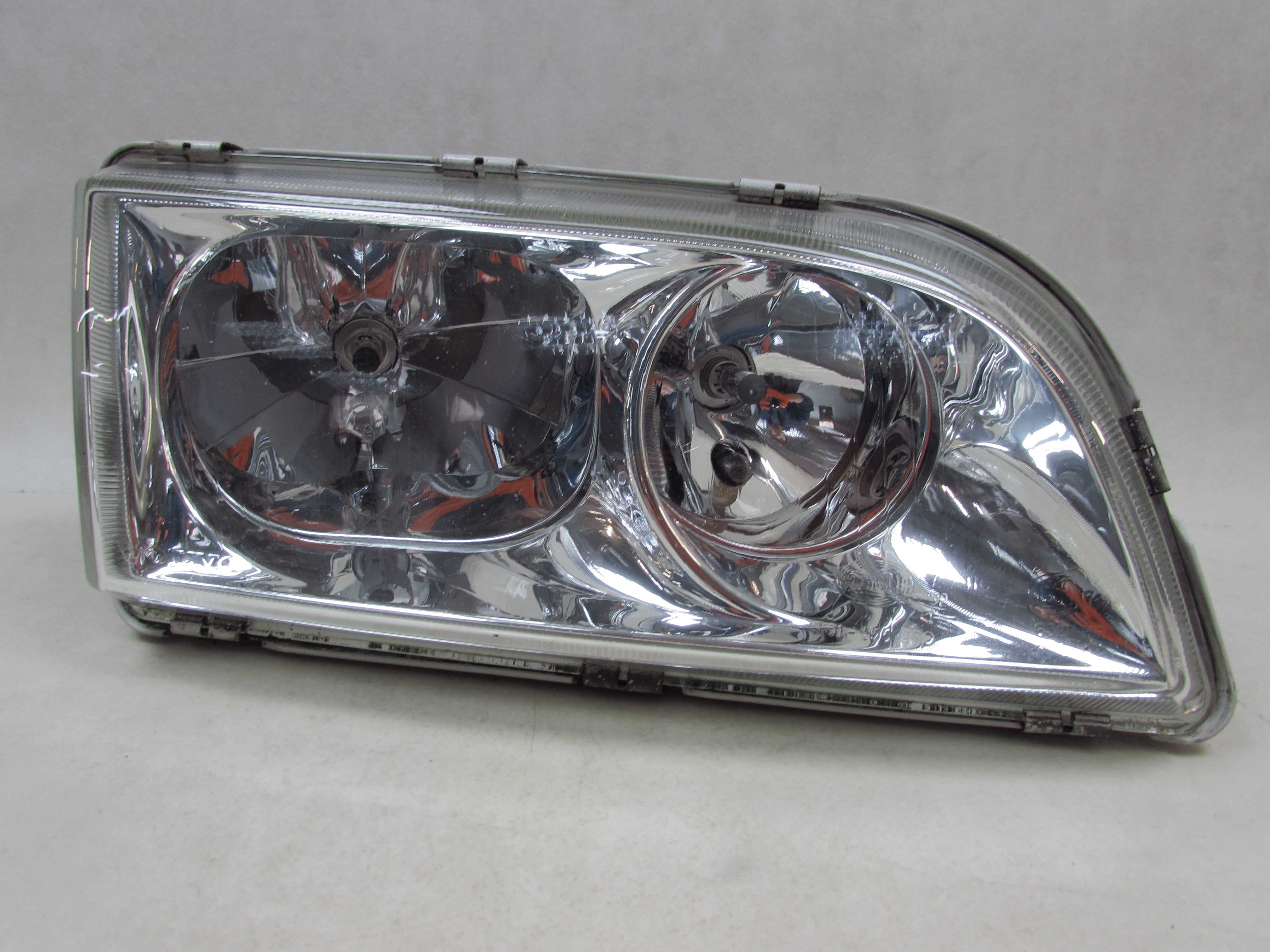 VOLVO S40 V40 LIFT 00-04 LAMPA REFLEKTOR PRAWY 30899685 UK